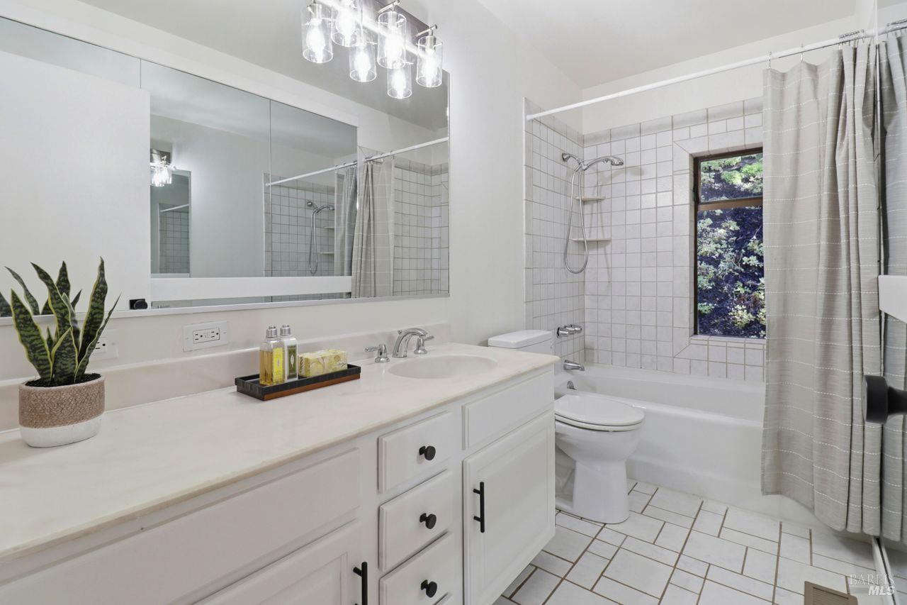 Detail Gallery Image 12 of 22 For 10 Sonora Way, Corte Madera,  CA 94925 - 4 Beds | 2 Baths