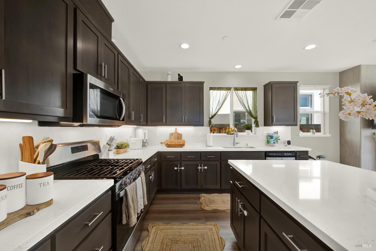 Detail Gallery Image 16 of 58 For 1501 Nightfall Ln, Fairfield,  CA 94533 - 4 Beds | 3 Baths