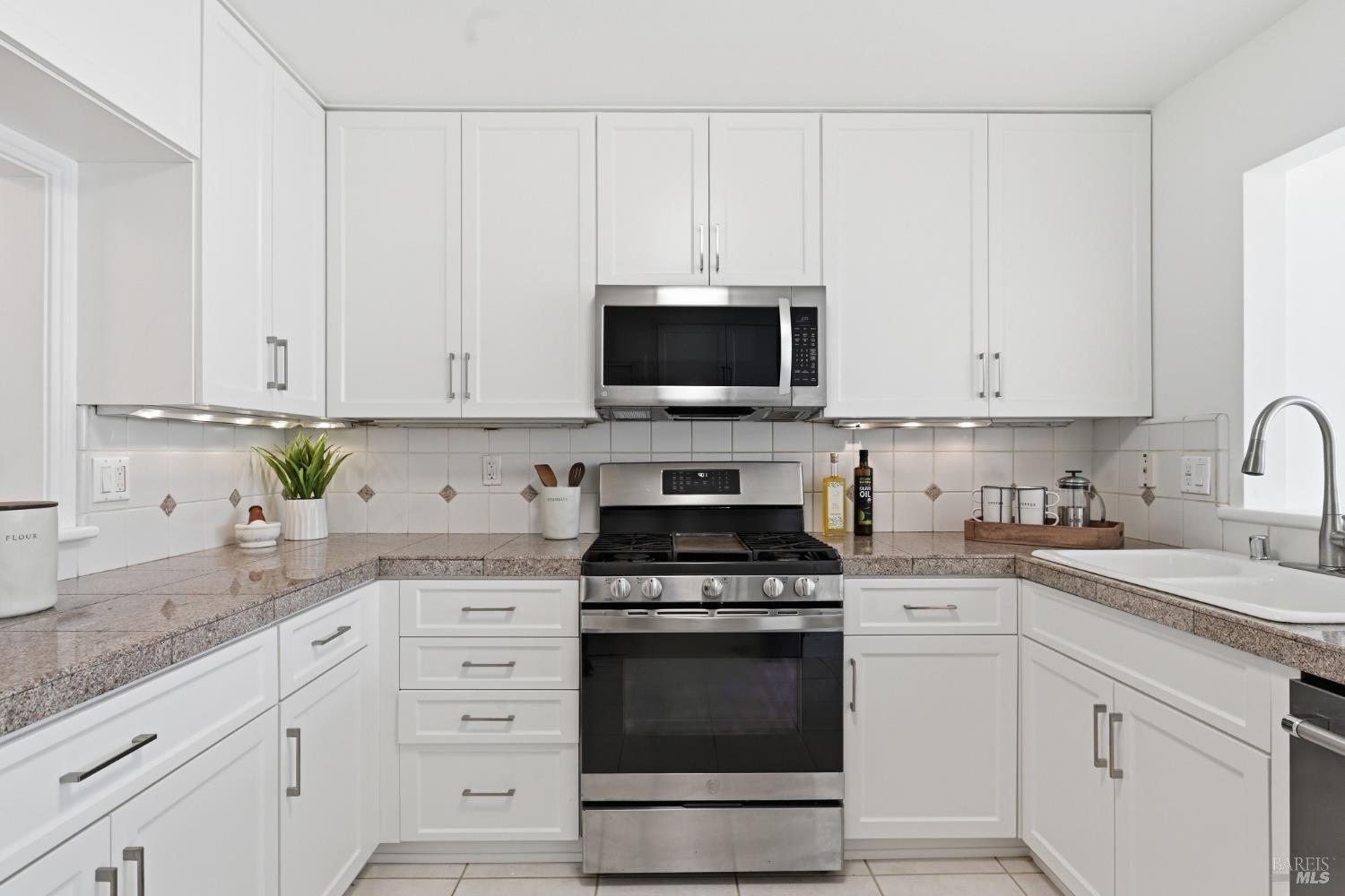 Detail Gallery Image 15 of 35 For 22 Mooring Rd, San Rafael,  CA 94901 - – Beds | – Baths