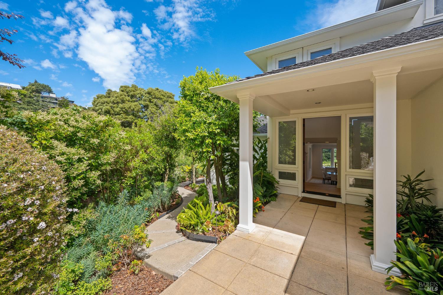 Detail Gallery Image 5 of 55 For 5 Warren Ct, Tiburon,  CA 94920 - 4 Beds | 4/1 Baths