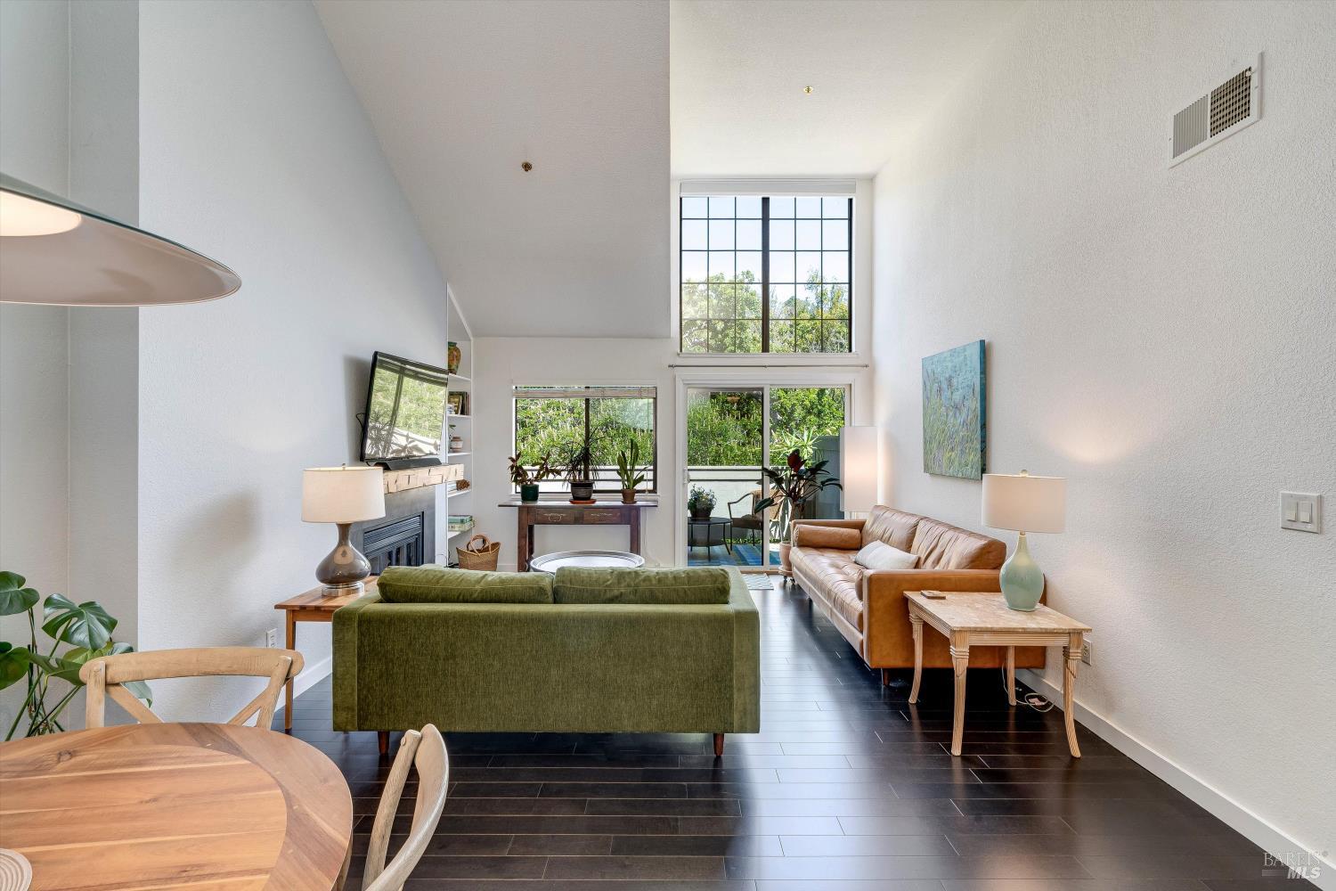 Detail Gallery Image 4 of 36 For 146 Sandpiper Ct, Novato,  CA 94949 - 2 Beds | 2 Baths