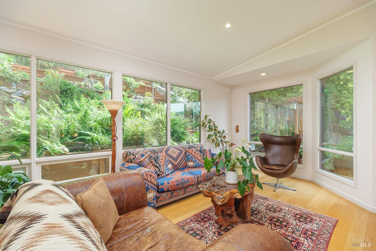 Detail Gallery Image 7 of 27 For 244 Manor Dr, Mill Valley,  CA 94941 - 3 Beds | 2 Baths