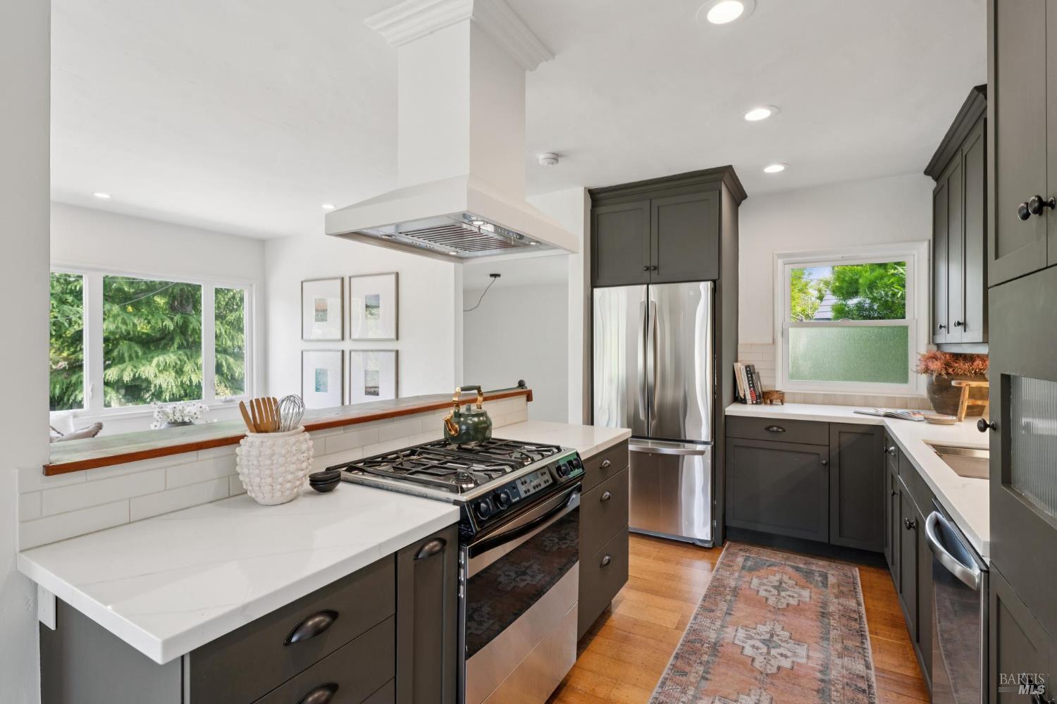 Detail Gallery Image 14 of 71 For 27 Sierra Ave, San Anselmo,  CA 94960 - 3 Beds | 2 Baths