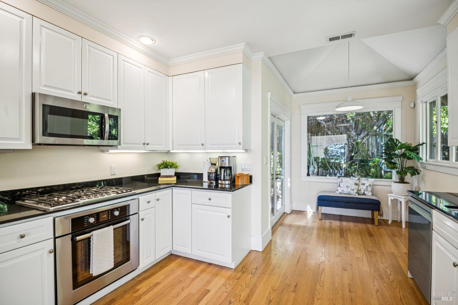 Detail Gallery Image 14 of 38 For 158 Edwards Ave, Sausalito,  CA 94965 - – Beds | – Baths