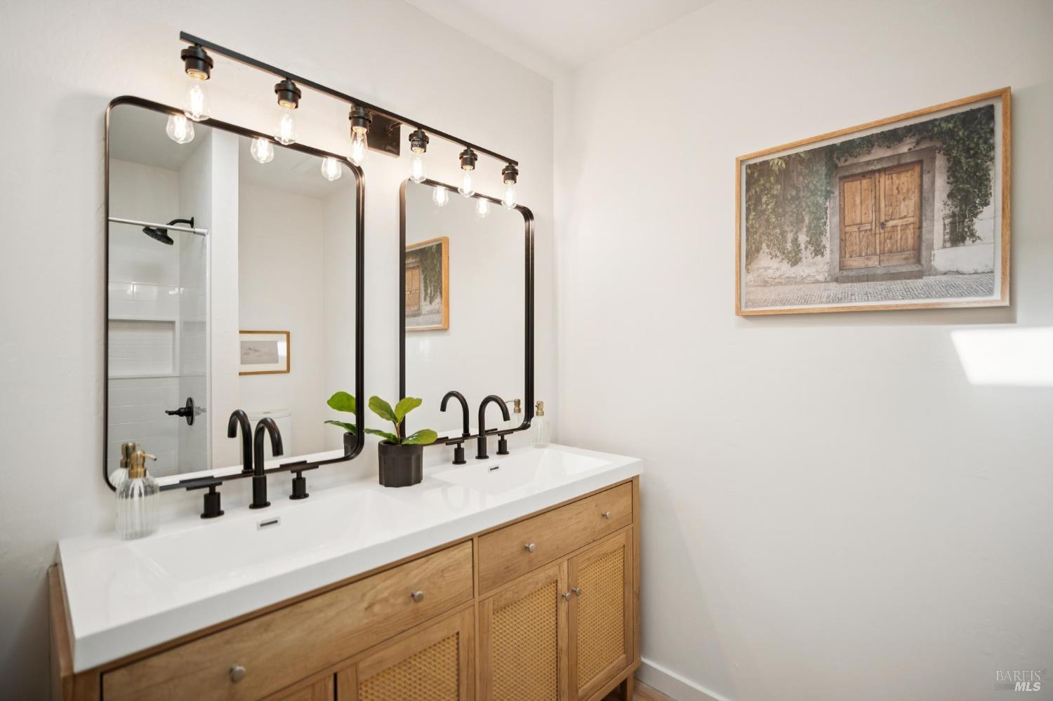 Detail Gallery Image 5 of 11 For 1542 Center Rd #96,  Novato,  CA 94947 - 2 Beds | 1/1 Baths