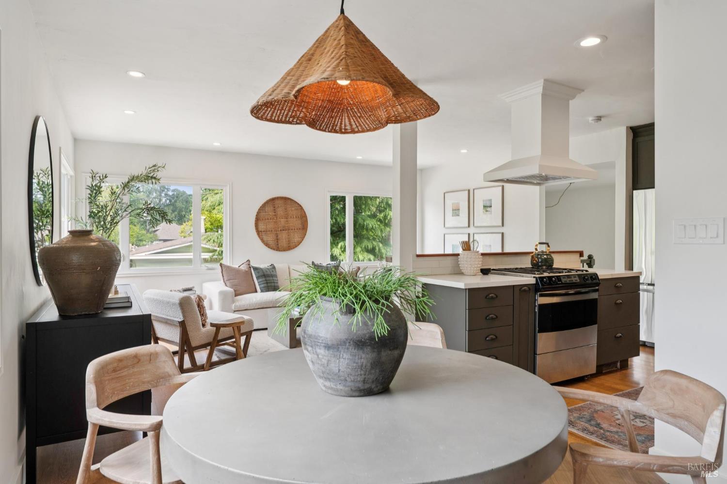 Detail Gallery Image 10 of 71 For 27 Sierra Ave, San Anselmo,  CA 94960 - 3 Beds | 2 Baths