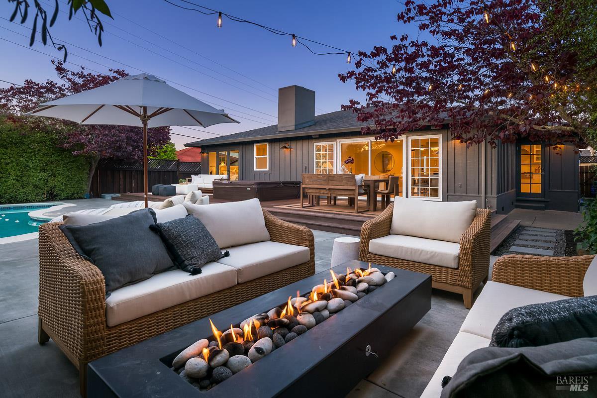 Detail Gallery Image 35 of 42 For 114 Golden Hind Psge, Corte Madera,  CA 94925 - 3 Beds | 2 Baths