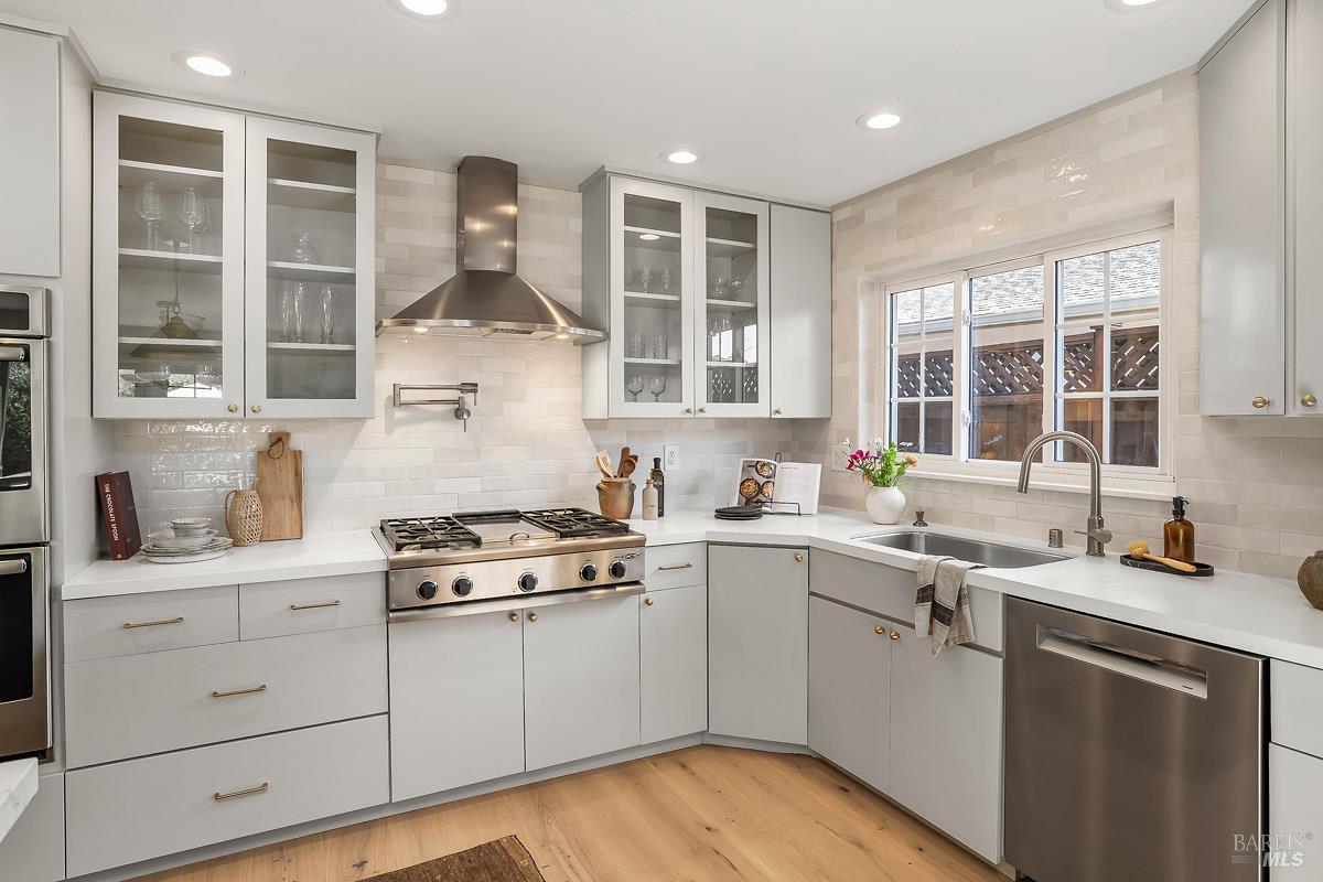 Detail Gallery Image 16 of 42 For 114 Golden Hind Psge, Corte Madera,  CA 94925 - 3 Beds | 2 Baths