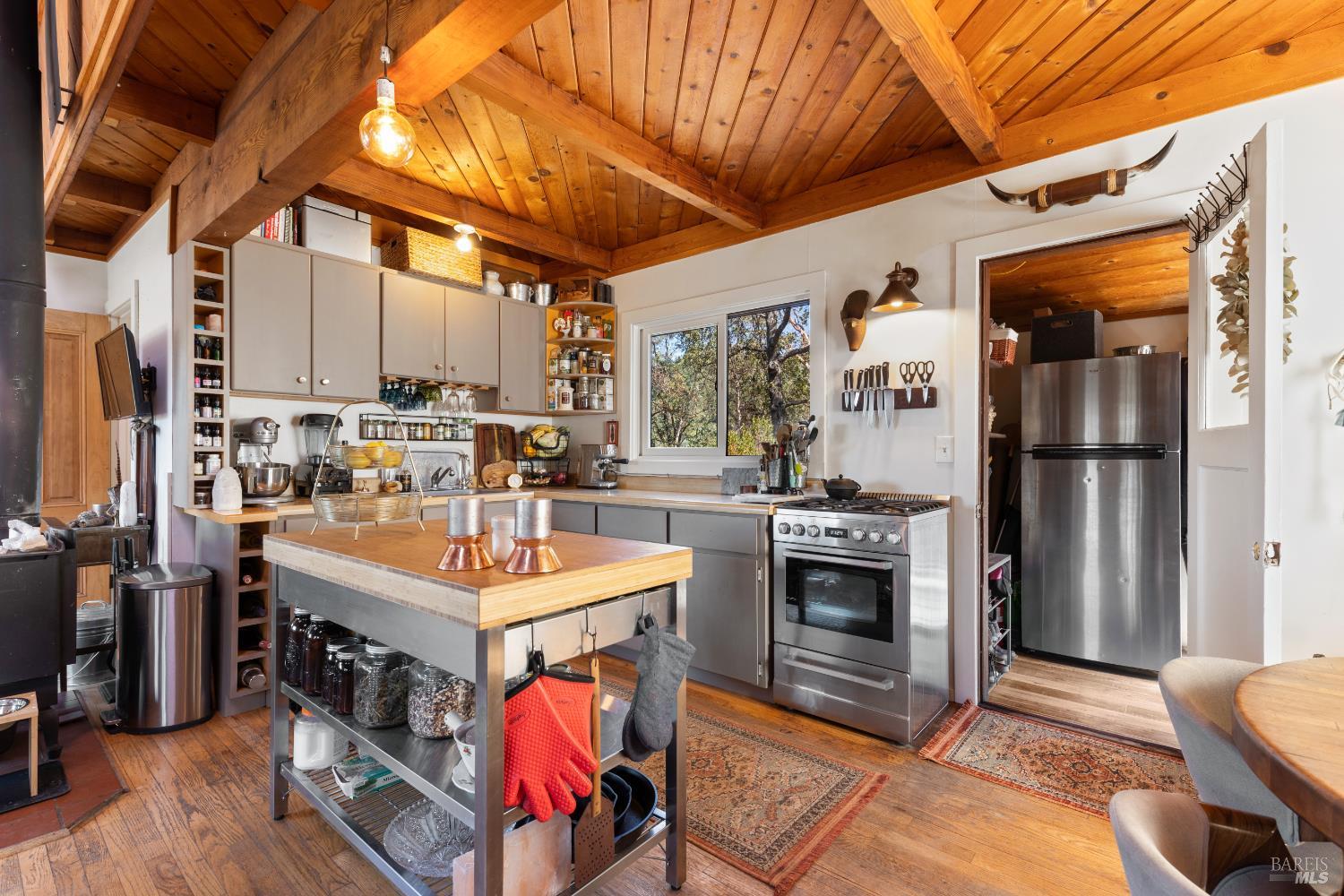 Detail Gallery Image 8 of 38 For 34010 Shimmins Ridge Rd, Willits,  CA 95490 - 4 Beds | 2 Baths