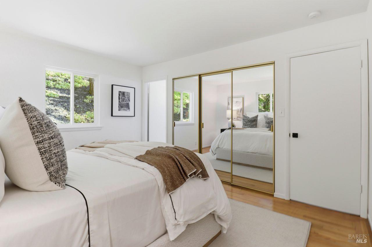 Detail Gallery Image 11 of 22 For 10 Sonora Way, Corte Madera,  CA 94925 - 4 Beds | 2 Baths