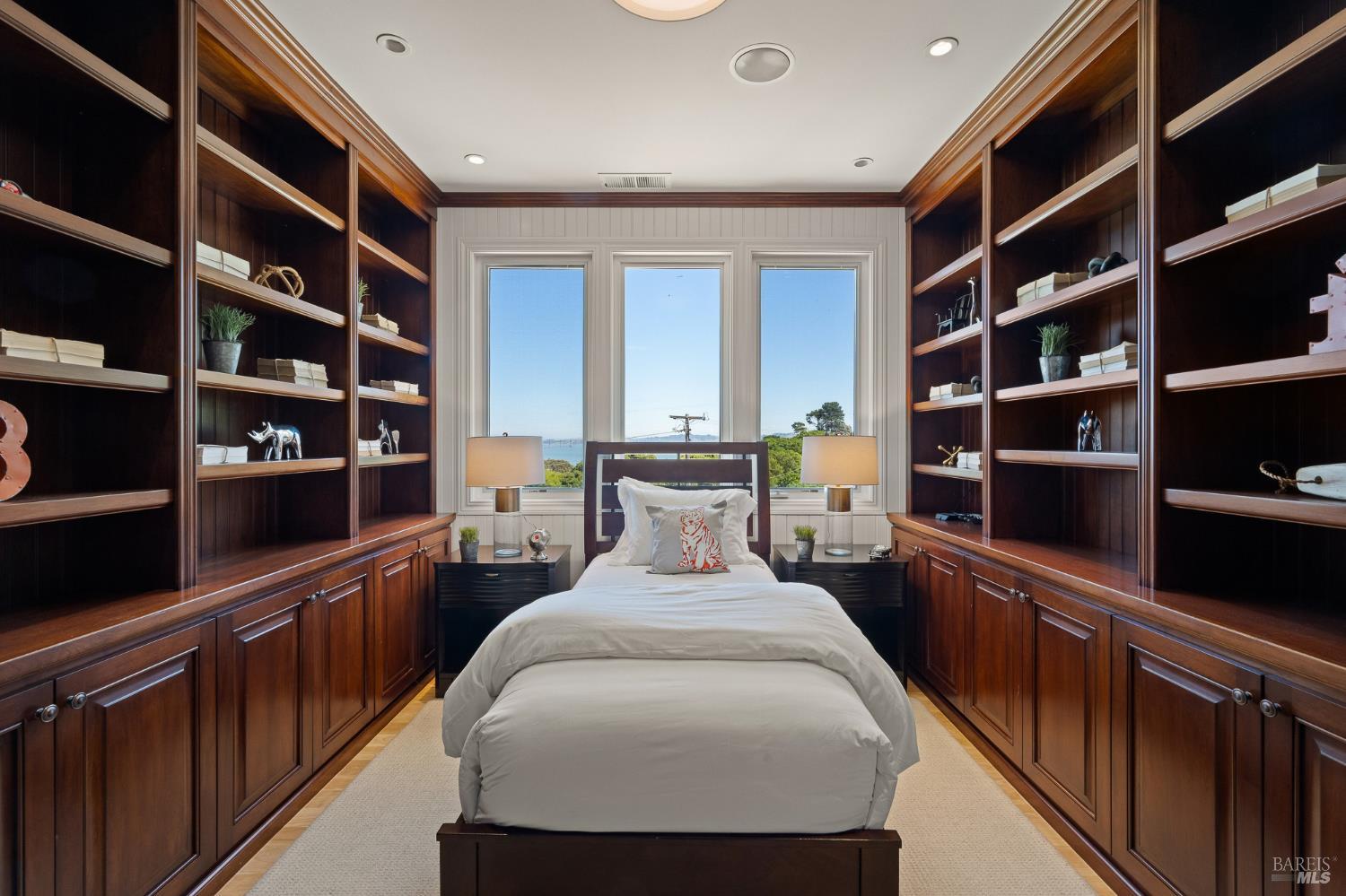 Detail Gallery Image 35 of 55 For 5 Warren Ct, Tiburon,  CA 94920 - 4 Beds | 4/1 Baths