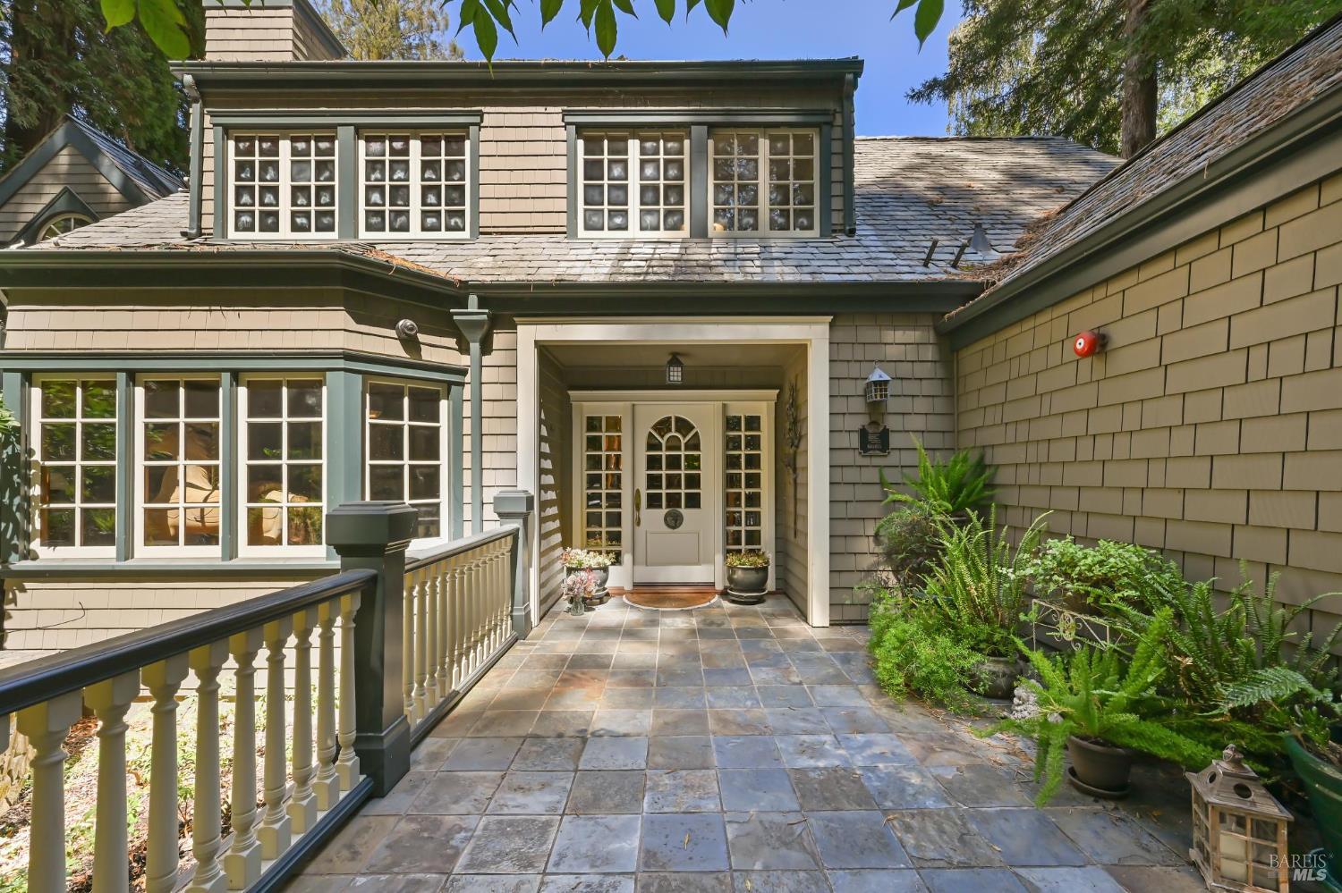 116 Cascade Drive photo 3