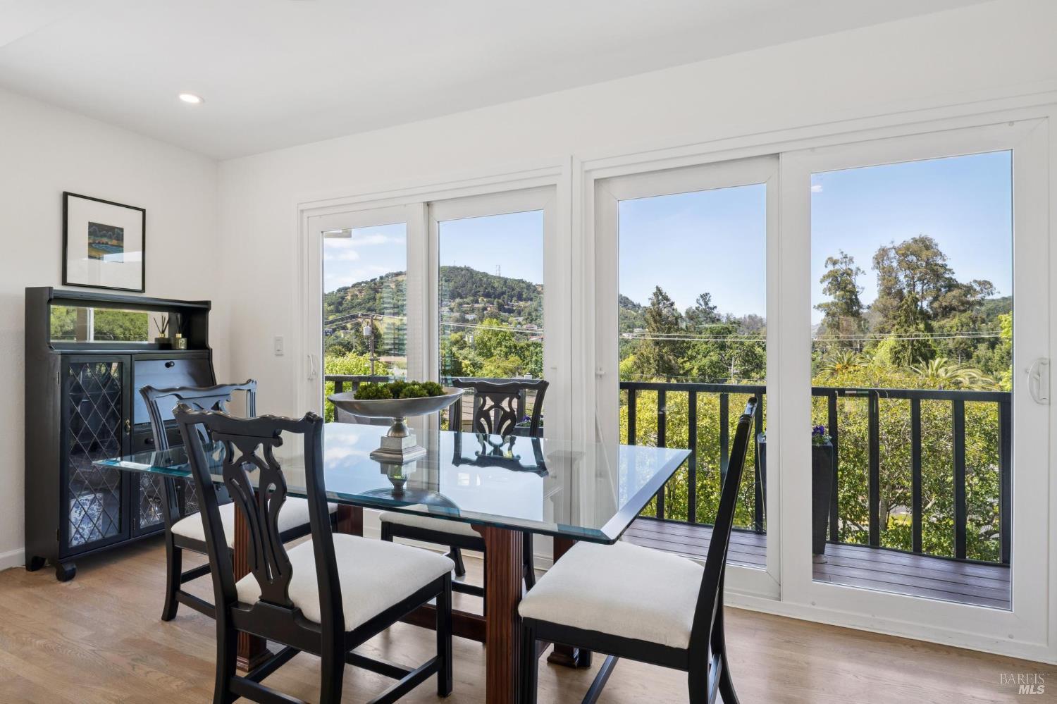 Detail Gallery Image 11 of 46 For 1380 Grand Ave, San Rafael,  CA 94901 - 4 Beds | 2/1 Baths