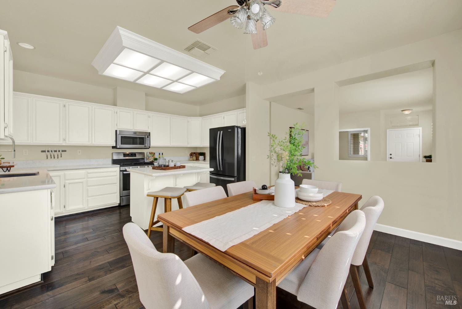 Detail Gallery Image 16 of 72 For 367 Bartlett Ln, Vacaville,  CA 95687 - 3 Beds | 2 Baths