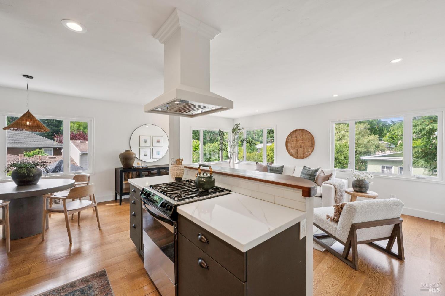 Detail Gallery Image 8 of 71 For 27 Sierra Ave, San Anselmo,  CA 94960 - 3 Beds | 2 Baths