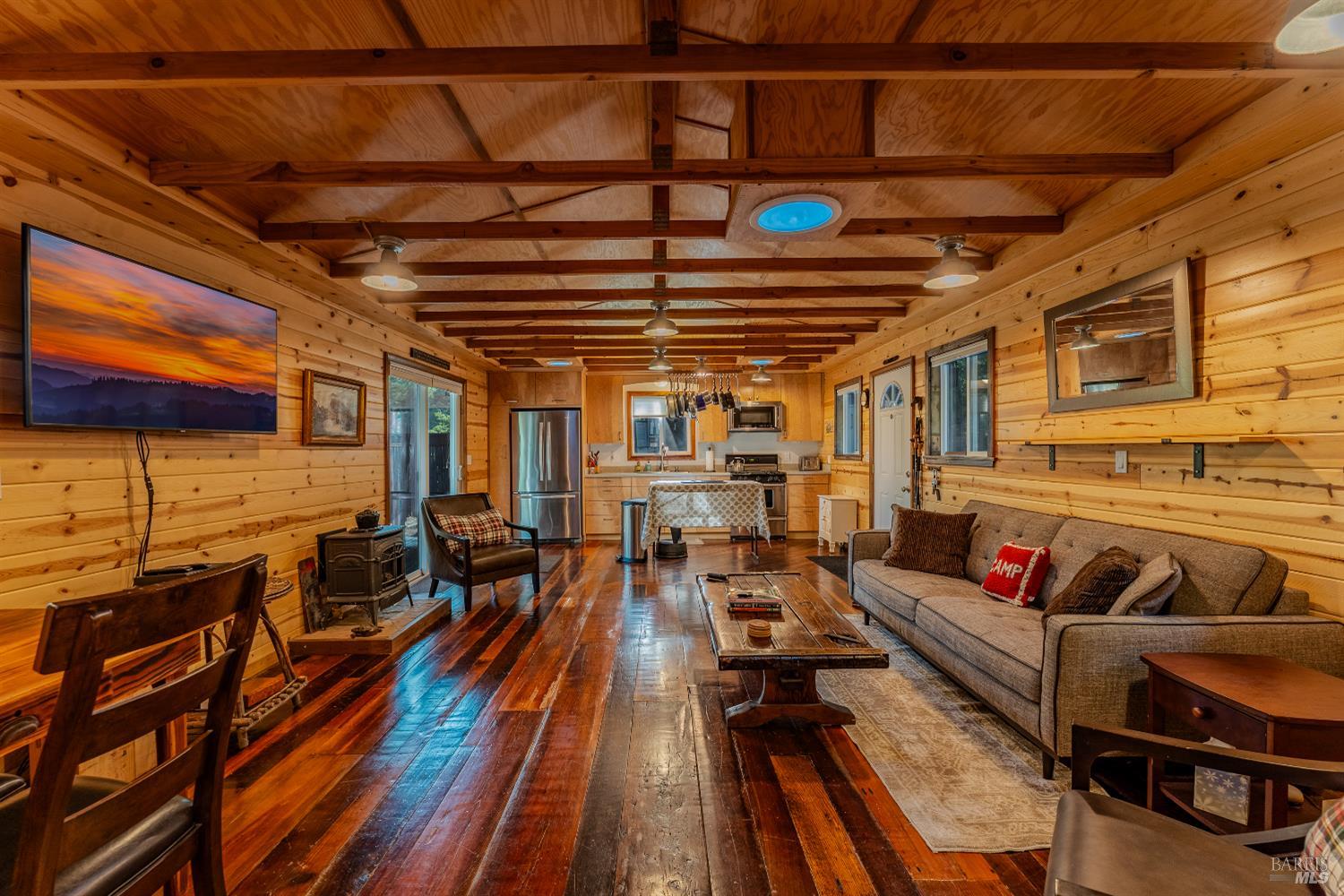 Detail Gallery Image 8 of 30 For 3770 Cherry Creek Rd, Willits,  CA 95490 - 1 Beds | 1 Baths