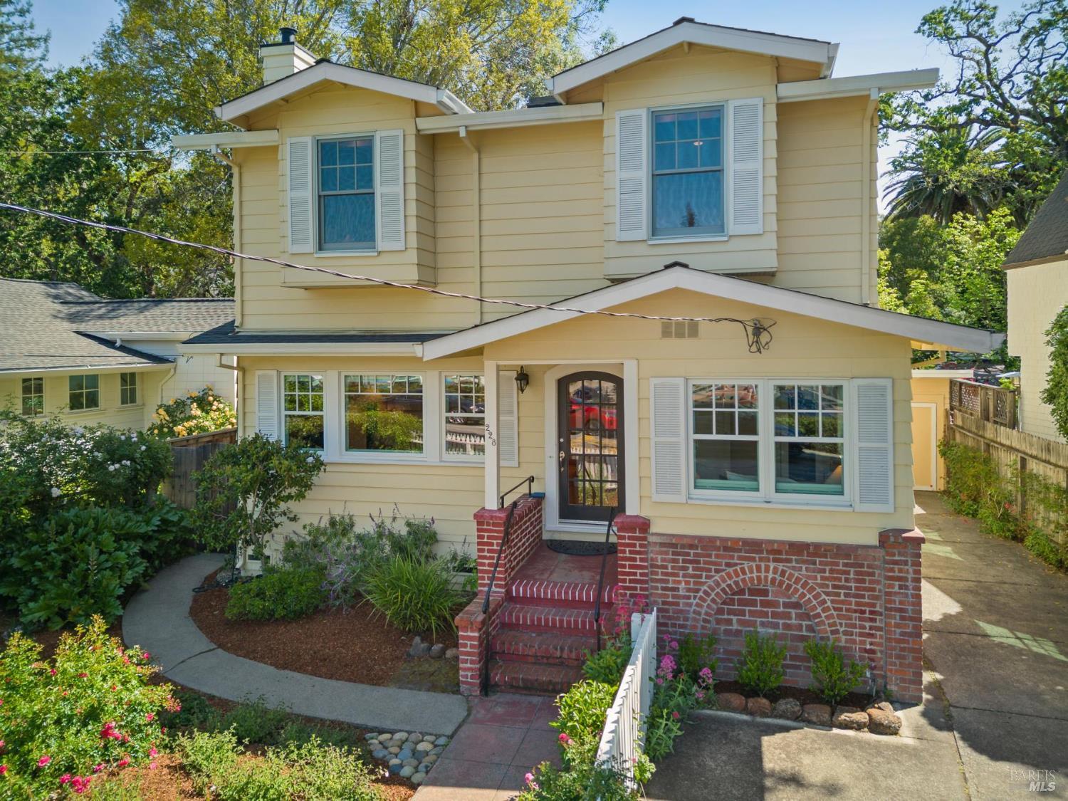 Detail Gallery Image 2 of 47 For 228 Saunders Ave, San Anselmo,  CA 94960 - 3 Beds | 2 Baths