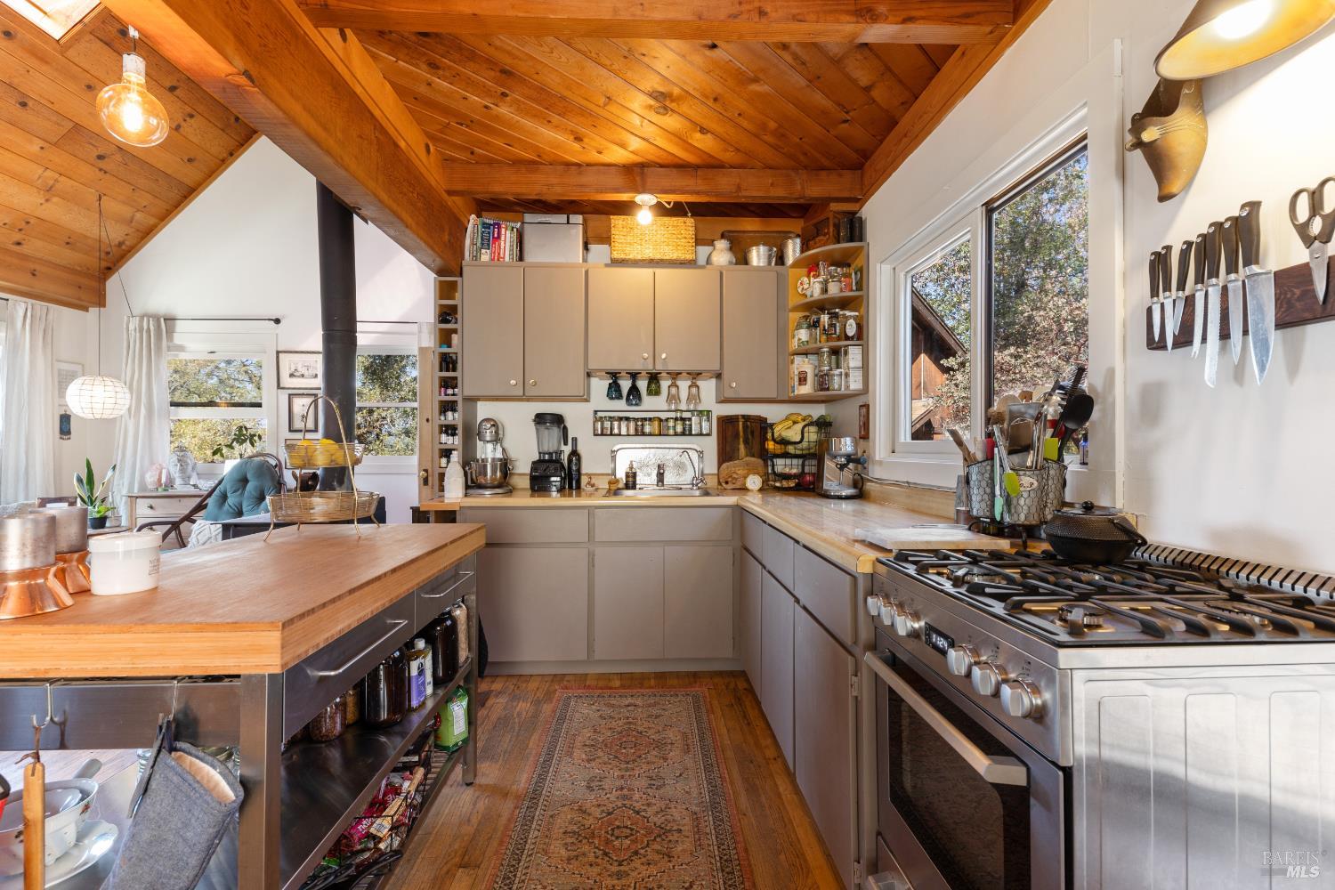 Detail Gallery Image 9 of 38 For 34010 Shimmins Ridge Rd, Willits,  CA 95490 - 4 Beds | 2 Baths