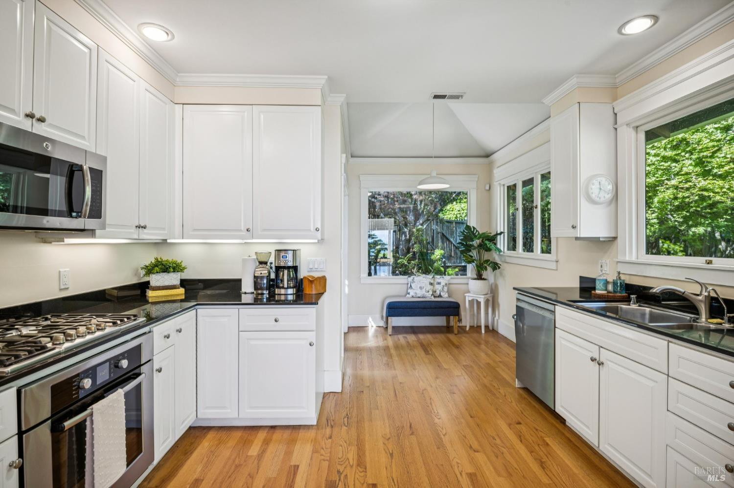 Detail Gallery Image 13 of 38 For 158 Edwards Ave, Sausalito,  CA 94965 - – Beds | – Baths