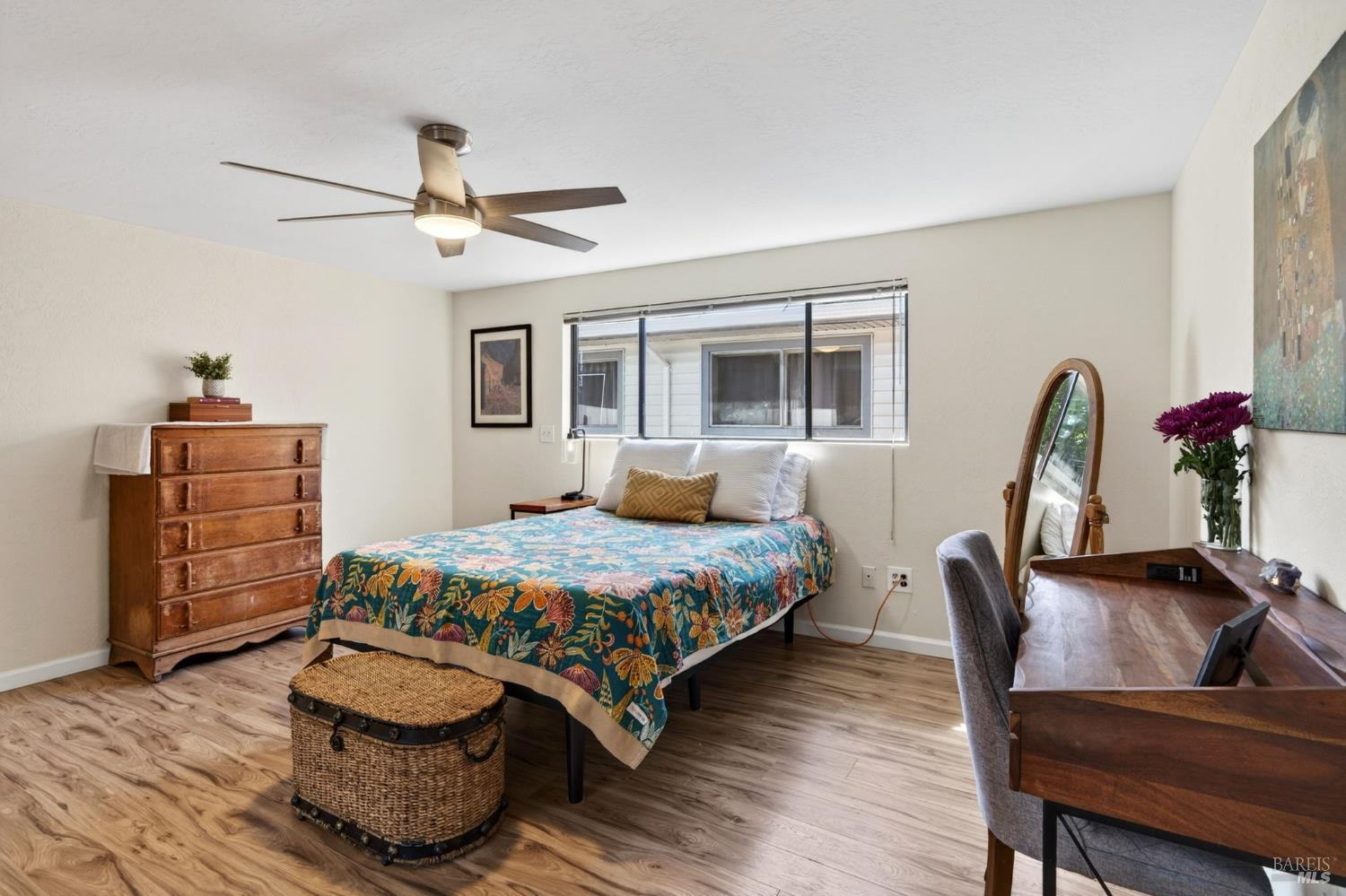 Detail Gallery Image 15 of 26 For 1898 Elm St, Ukiah,  CA 95482 - 2 Beds | 2 Baths