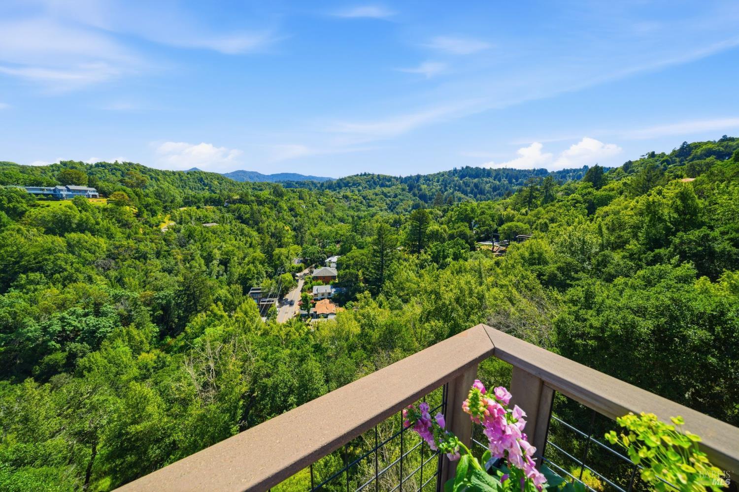 Detail Gallery Image 12 of 61 For 128 Madrone Rd, Fairfax,  CA 94930 - 4 Beds | 2 Baths