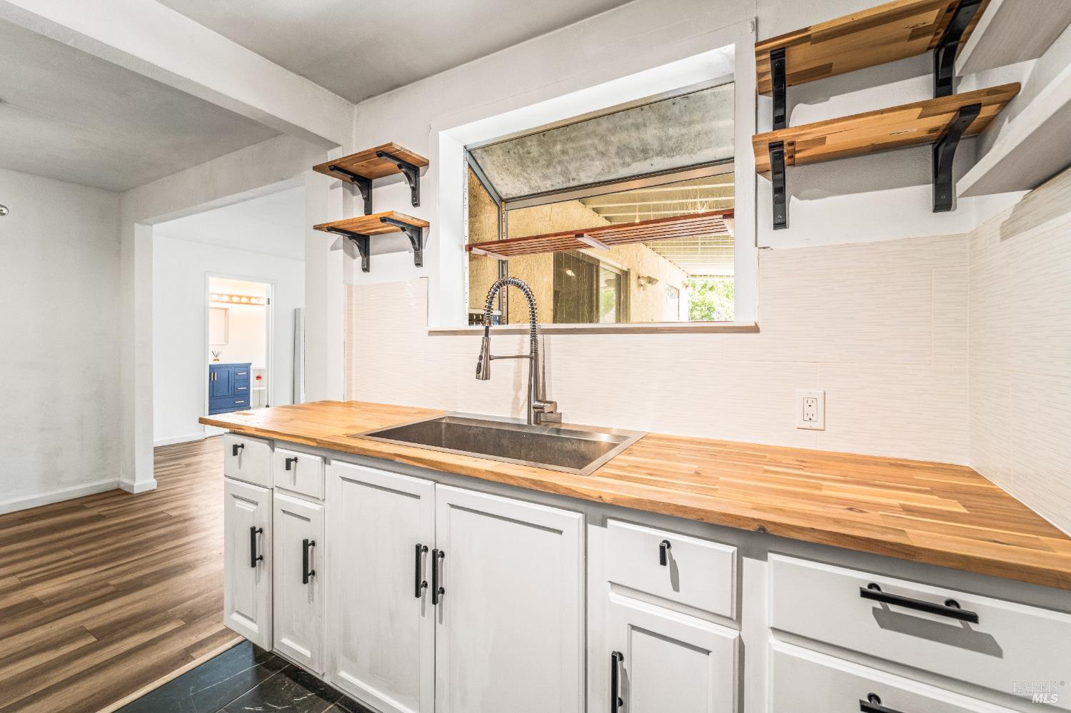 Detail Gallery Image 12 of 50 For 560 Russell St, Vallejo,  CA 94591 - 2 Beds | 2 Baths