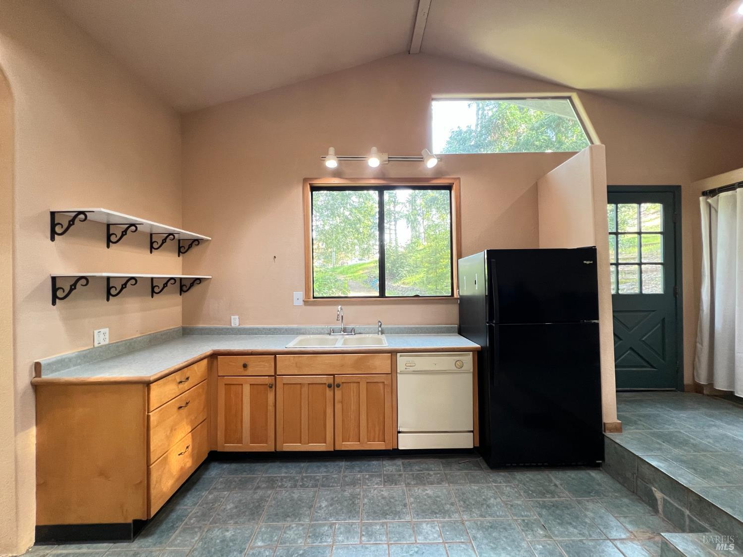 Detail Gallery Image 7 of 42 For 4000 Ridgewood Rd, Willits,  CA 95490 - 2 Beds | 2 Baths