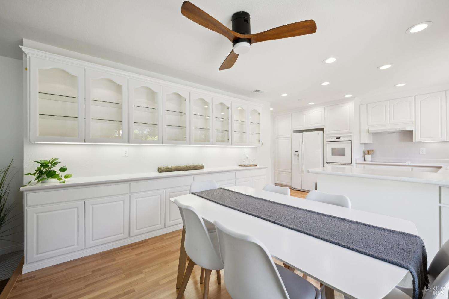 Detail Gallery Image 11 of 59 For 14 Angelica Ct, Novato,  CA 94947 - 5 Beds | 3 Baths