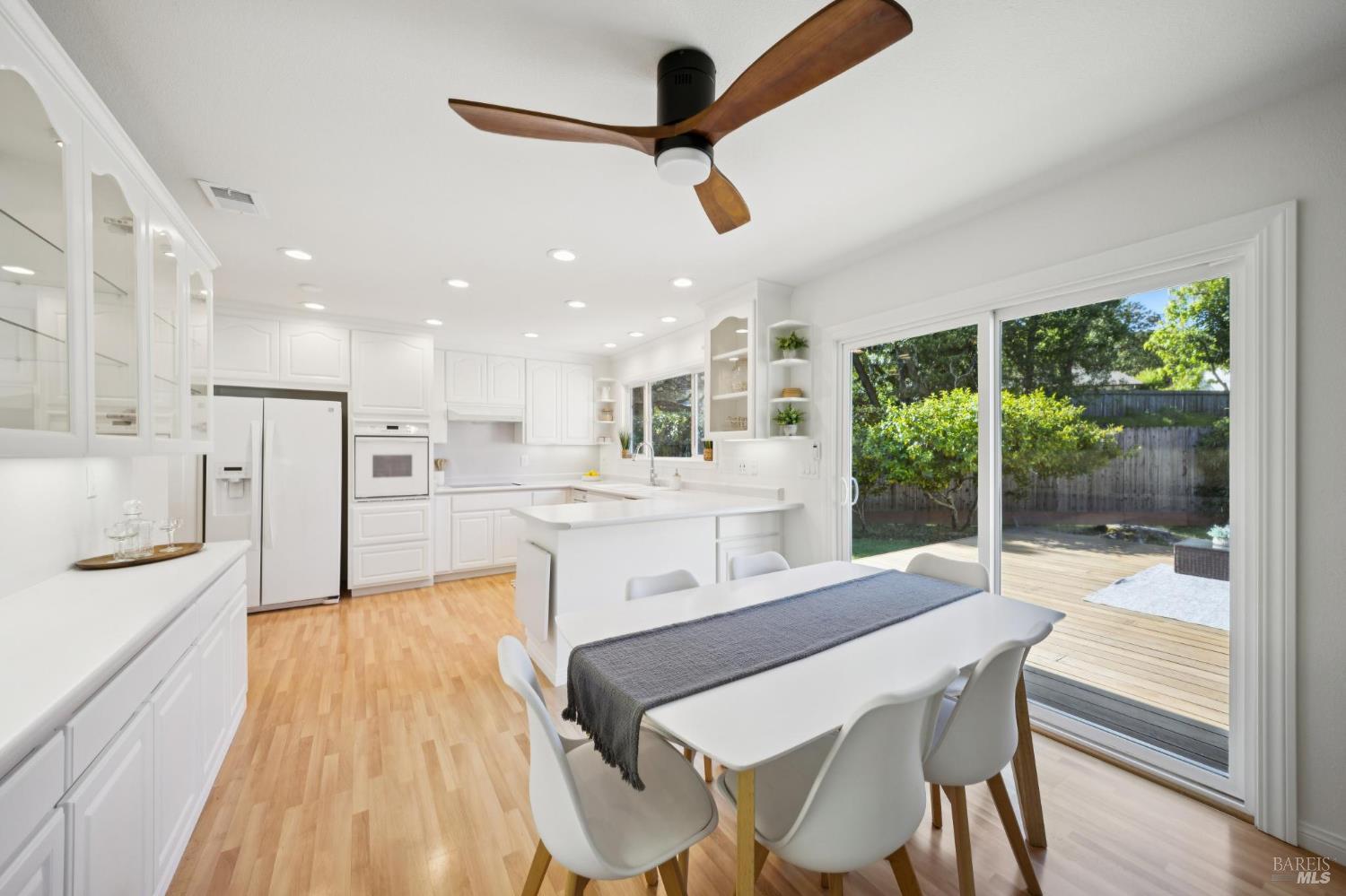 Detail Gallery Image 12 of 59 For 14 Angelica Ct, Novato,  CA 94947 - 5 Beds | 3 Baths