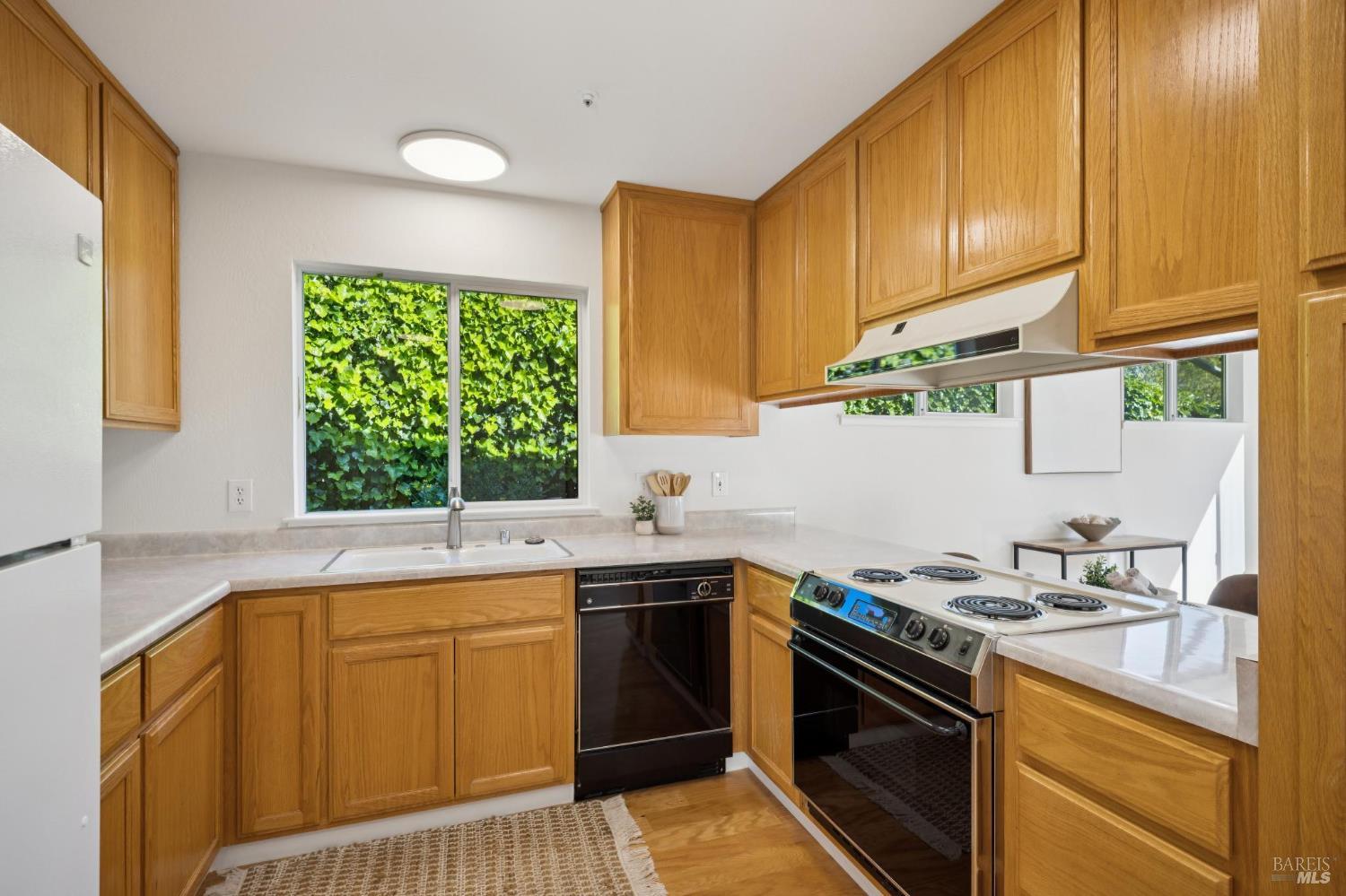 Detail Gallery Image 48 of 59 For 14 Angelica Ct, Novato,  CA 94947 - 5 Beds | 3 Baths