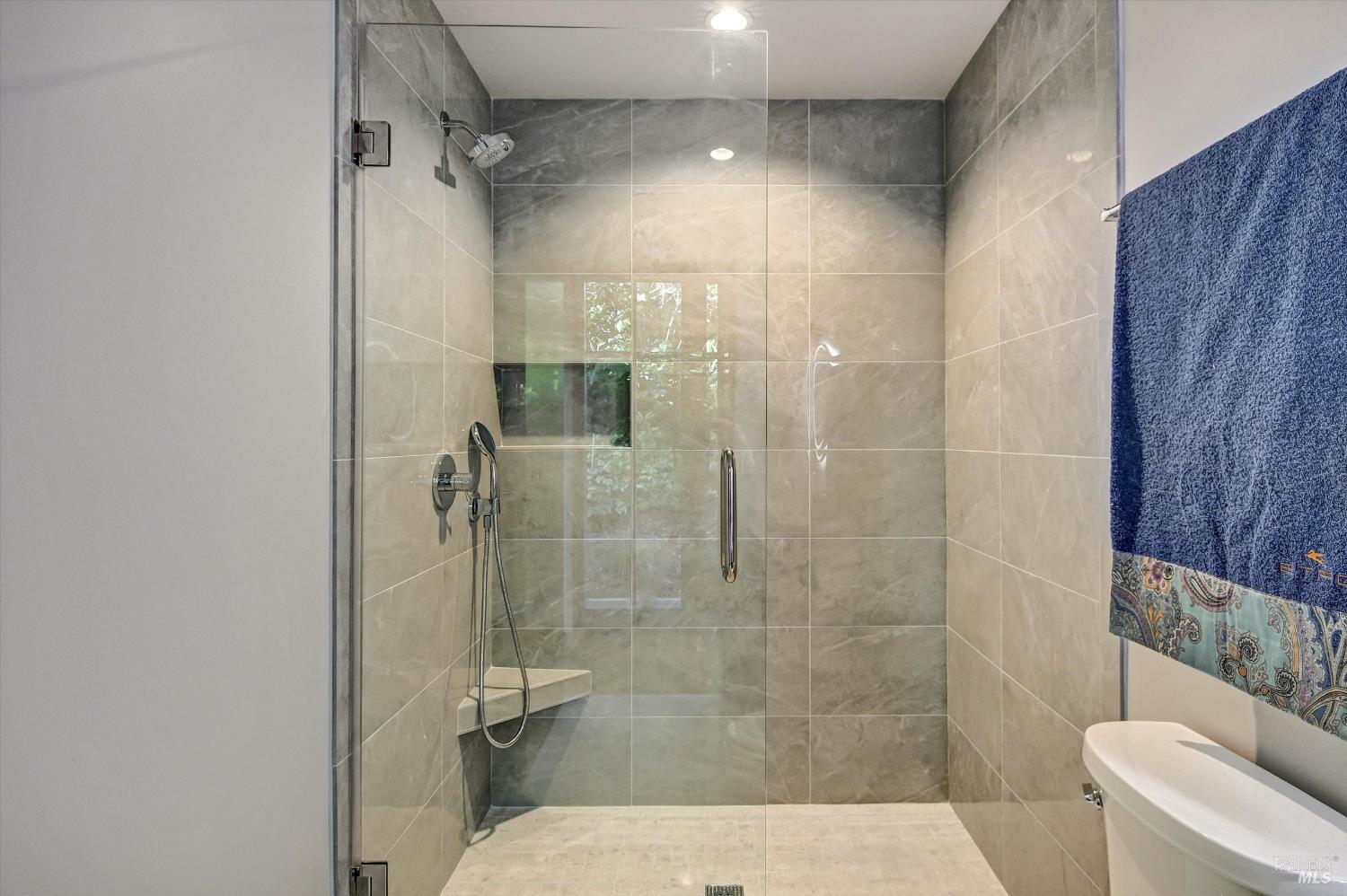 Detail Gallery Image 38 of 47 For 45 Bella Vista Ave, Belvedere,  CA 94920 - 4 Beds | 3 Baths