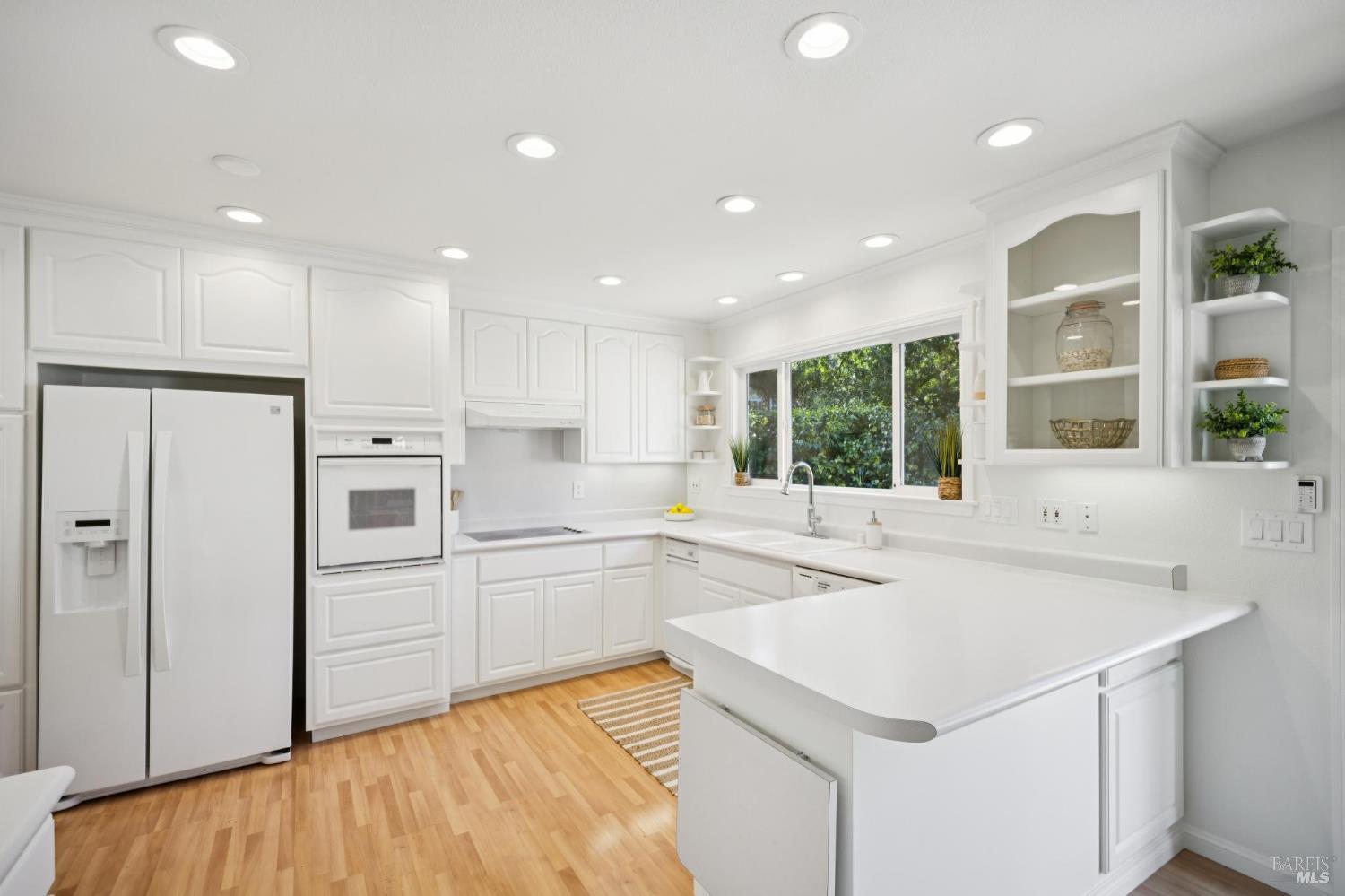 Detail Gallery Image 7 of 59 For 14 Angelica Ct, Novato,  CA 94947 - 5 Beds | 3 Baths