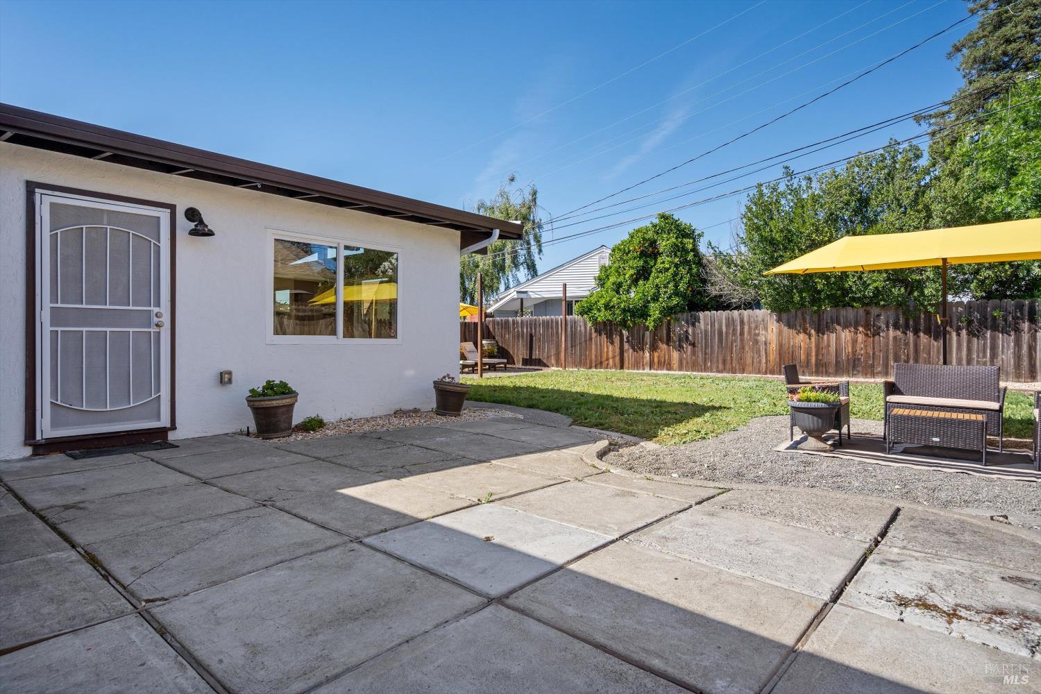 Detail Gallery Image 5 of 29 For 410 Cottonwood Dr, Vallejo,  CA 94591 - 3 Beds | 2 Baths