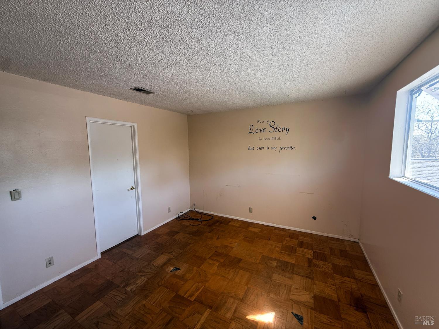 Detail Gallery Image 8 of 14 For 806 Finch Way, Fairfield,  CA 94533 - 4 Beds | 2 Baths