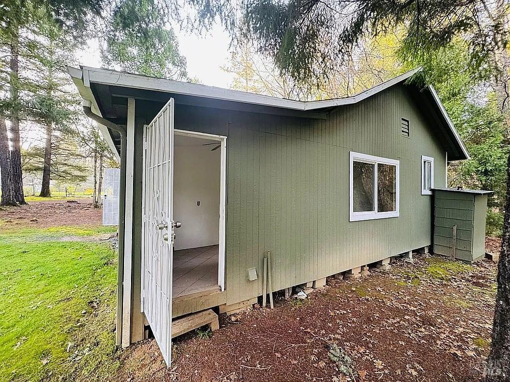 Detail Gallery Image 2 of 2 For 701 Branscomb Rd, Laytonville,  CA 95454 - 3 Beds | 1 Baths