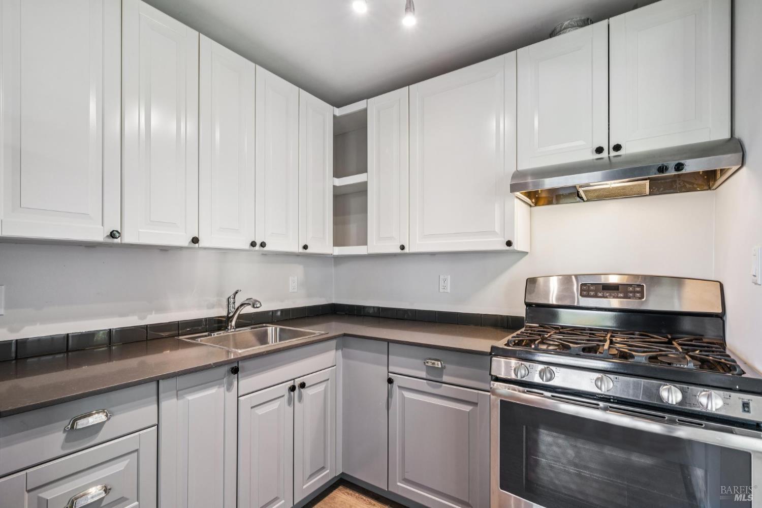 Detail Gallery Image 30 of 55 For 126 Edwards Ave, Sausalito,  CA 94965 - – Beds | – Baths