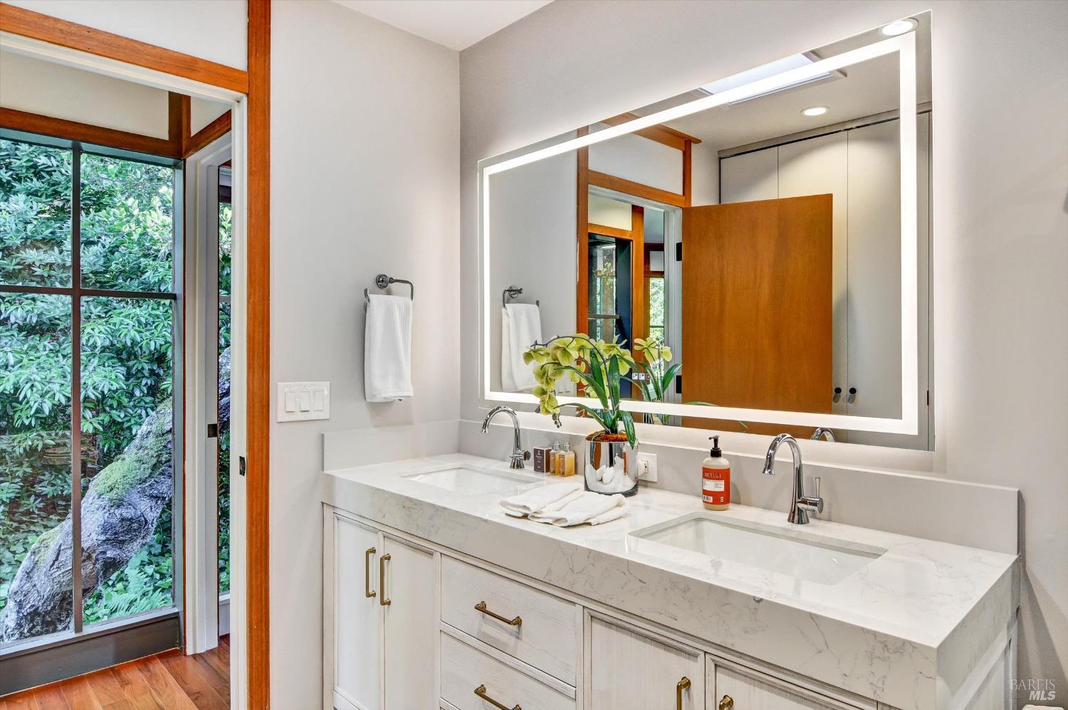 Detail Gallery Image 35 of 47 For 45 Bella Vista Ave, Belvedere,  CA 94920 - 4 Beds | 3 Baths