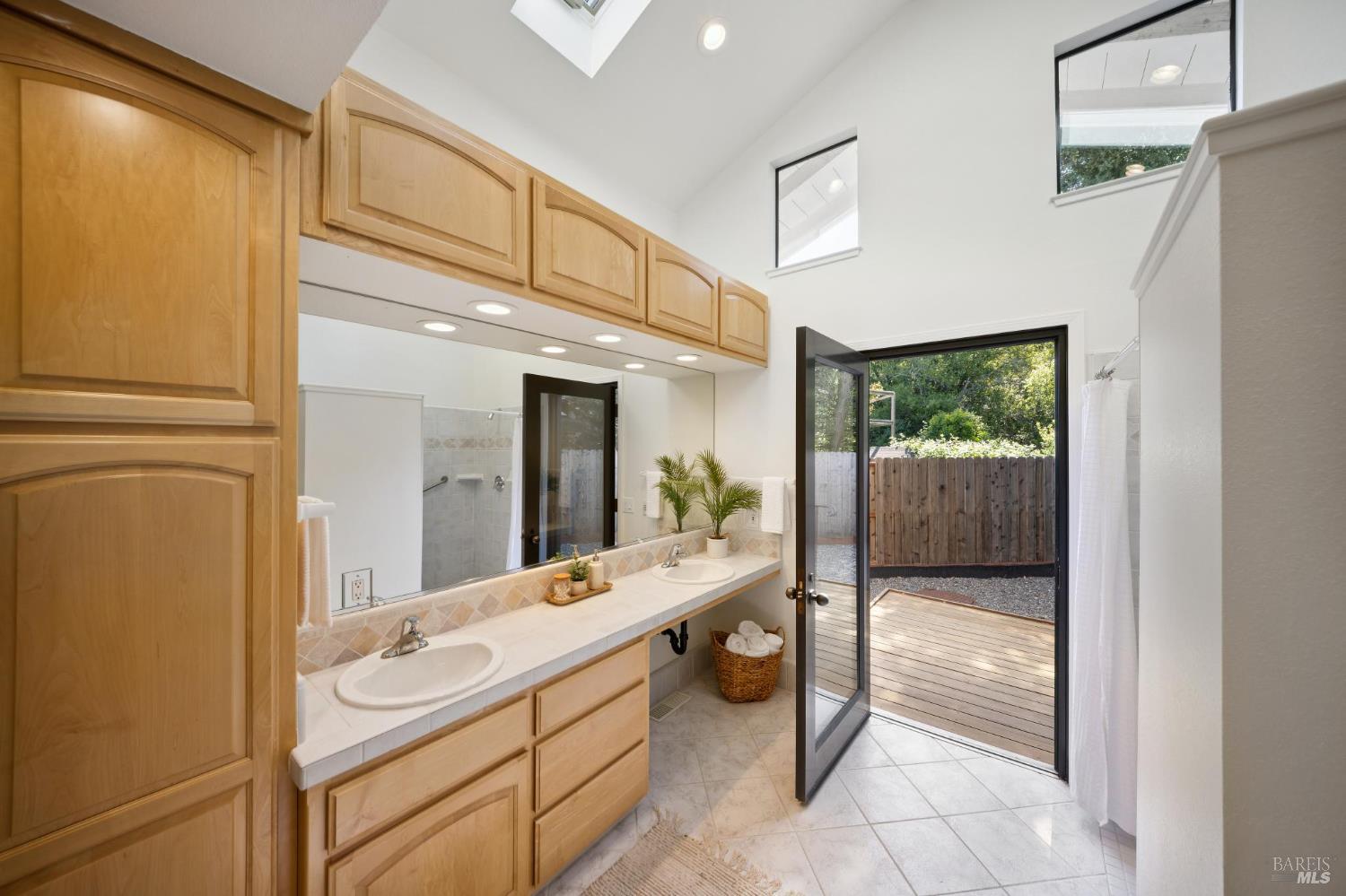 Detail Gallery Image 33 of 59 For 14 Angelica Ct, Novato,  CA 94947 - 5 Beds | 3 Baths