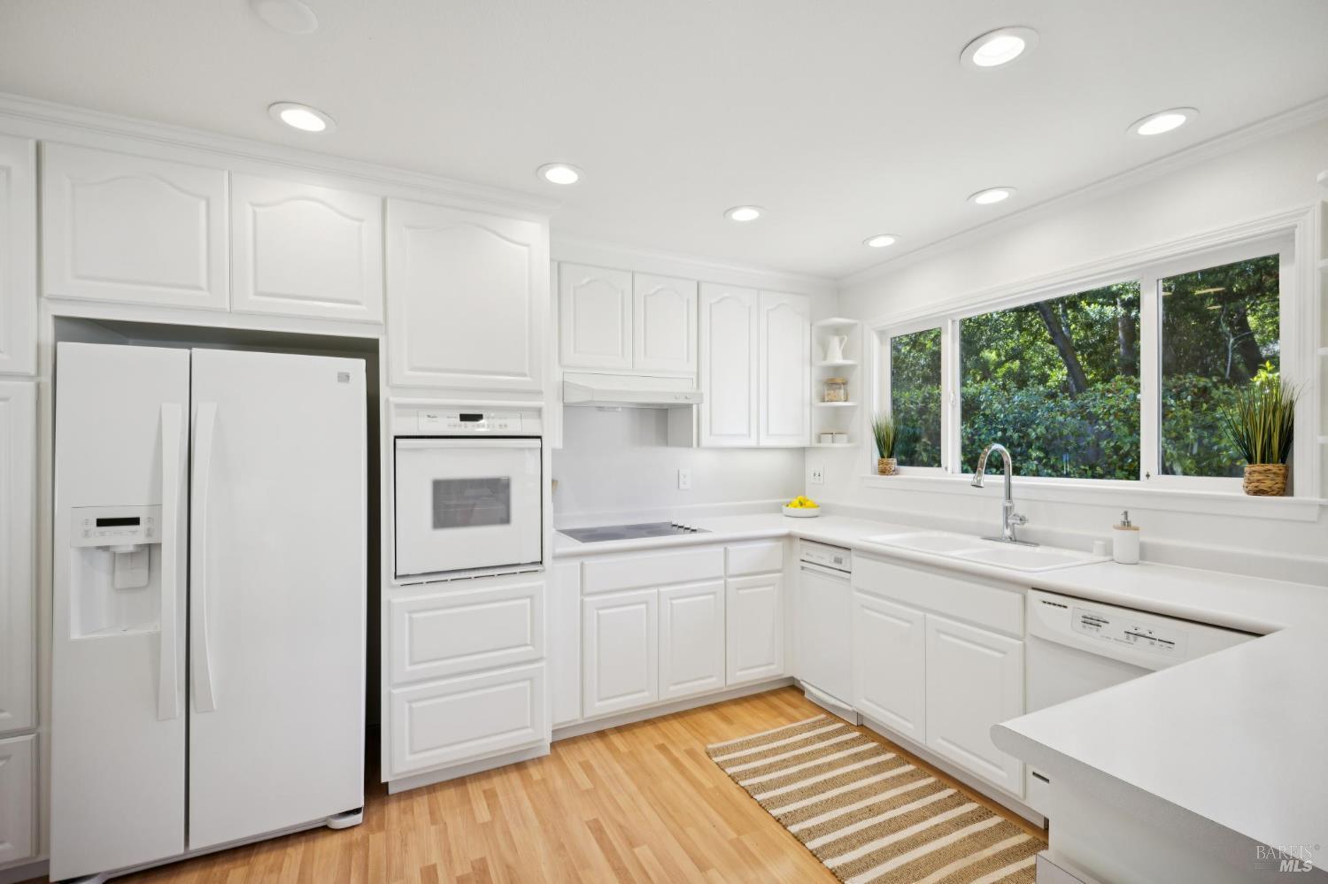 Detail Gallery Image 8 of 59 For 14 Angelica Ct, Novato,  CA 94947 - 5 Beds | 3 Baths