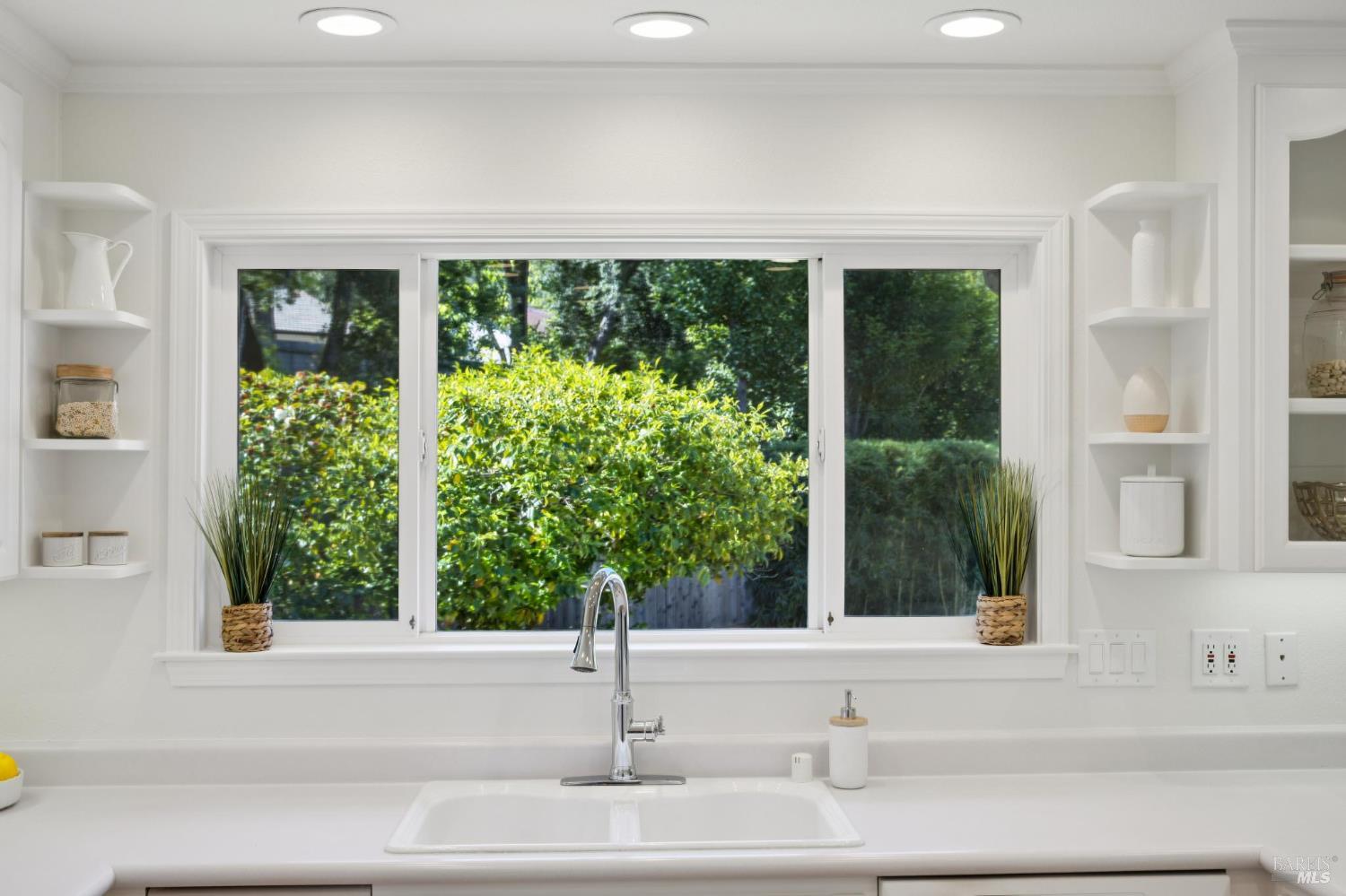 Detail Gallery Image 9 of 59 For 14 Angelica Ct, Novato,  CA 94947 - 5 Beds | 3 Baths