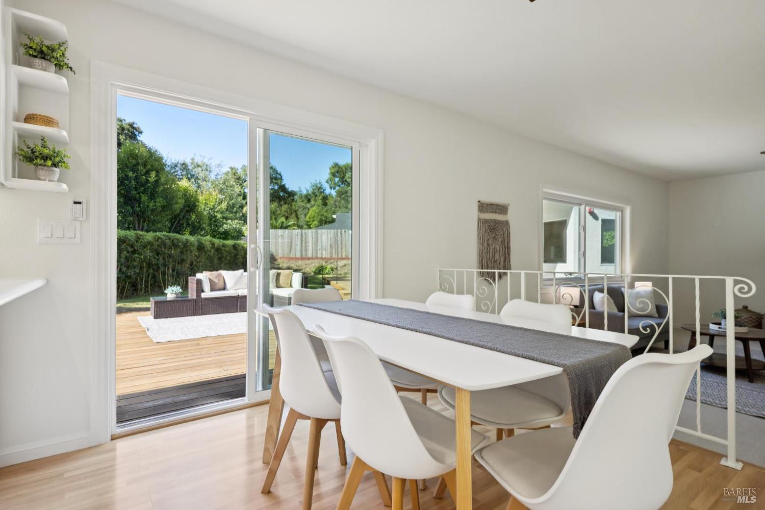 Detail Gallery Image 13 of 59 For 14 Angelica Ct, Novato,  CA 94947 - 5 Beds | 3 Baths