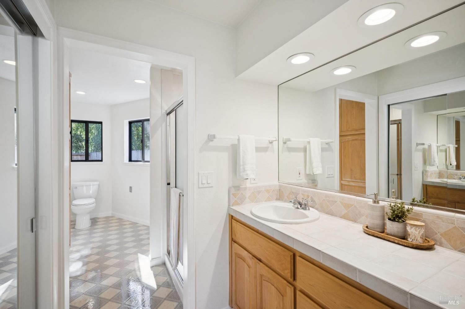 Detail Gallery Image 21 of 59 For 14 Angelica Ct, Novato,  CA 94947 - 5 Beds | 3 Baths