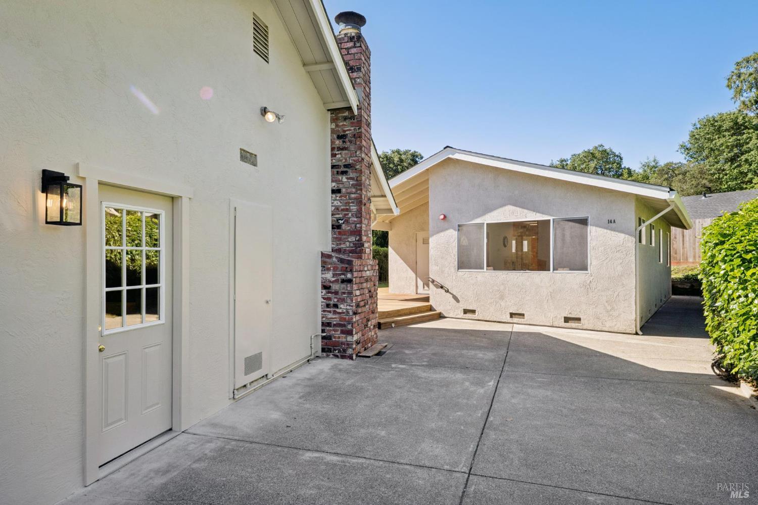 14 Angelica Court photo 3