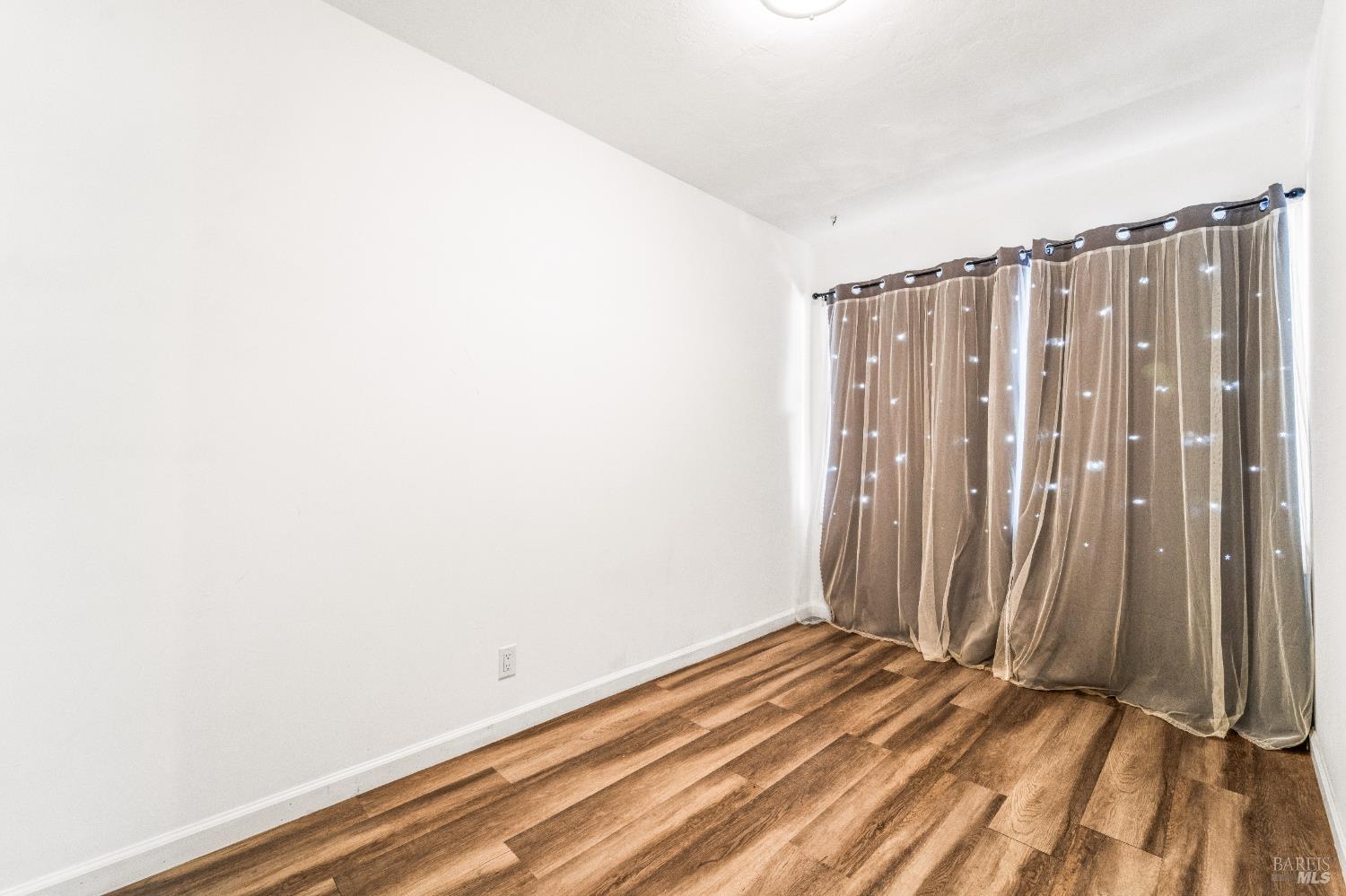 Detail Gallery Image 5 of 50 For 560 Russell St, Vallejo,  CA 94591 - 2 Beds | 2 Baths