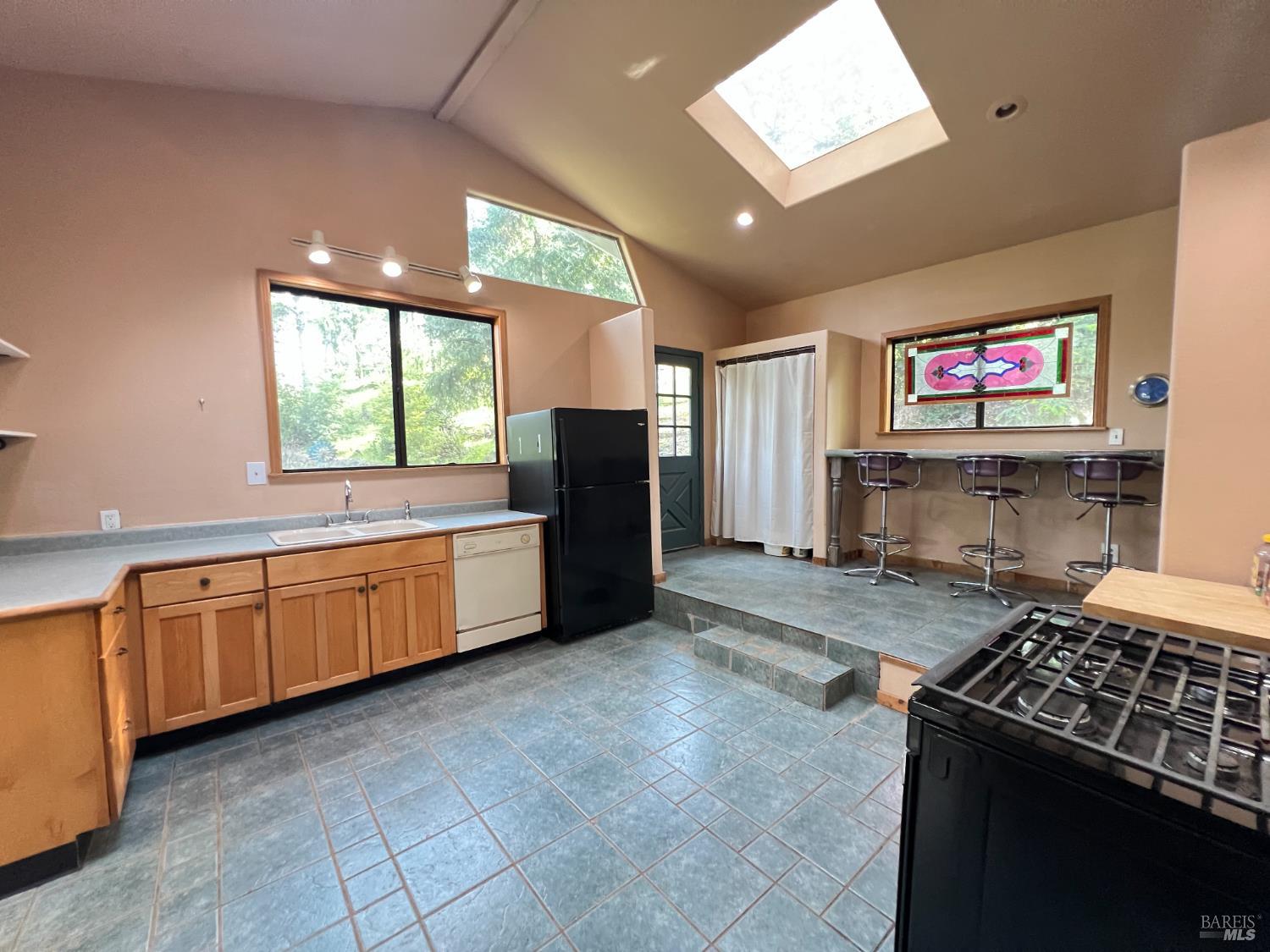 Detail Gallery Image 8 of 42 For 4000 Ridgewood Rd, Willits,  CA 95490 - 2 Beds | 2 Baths