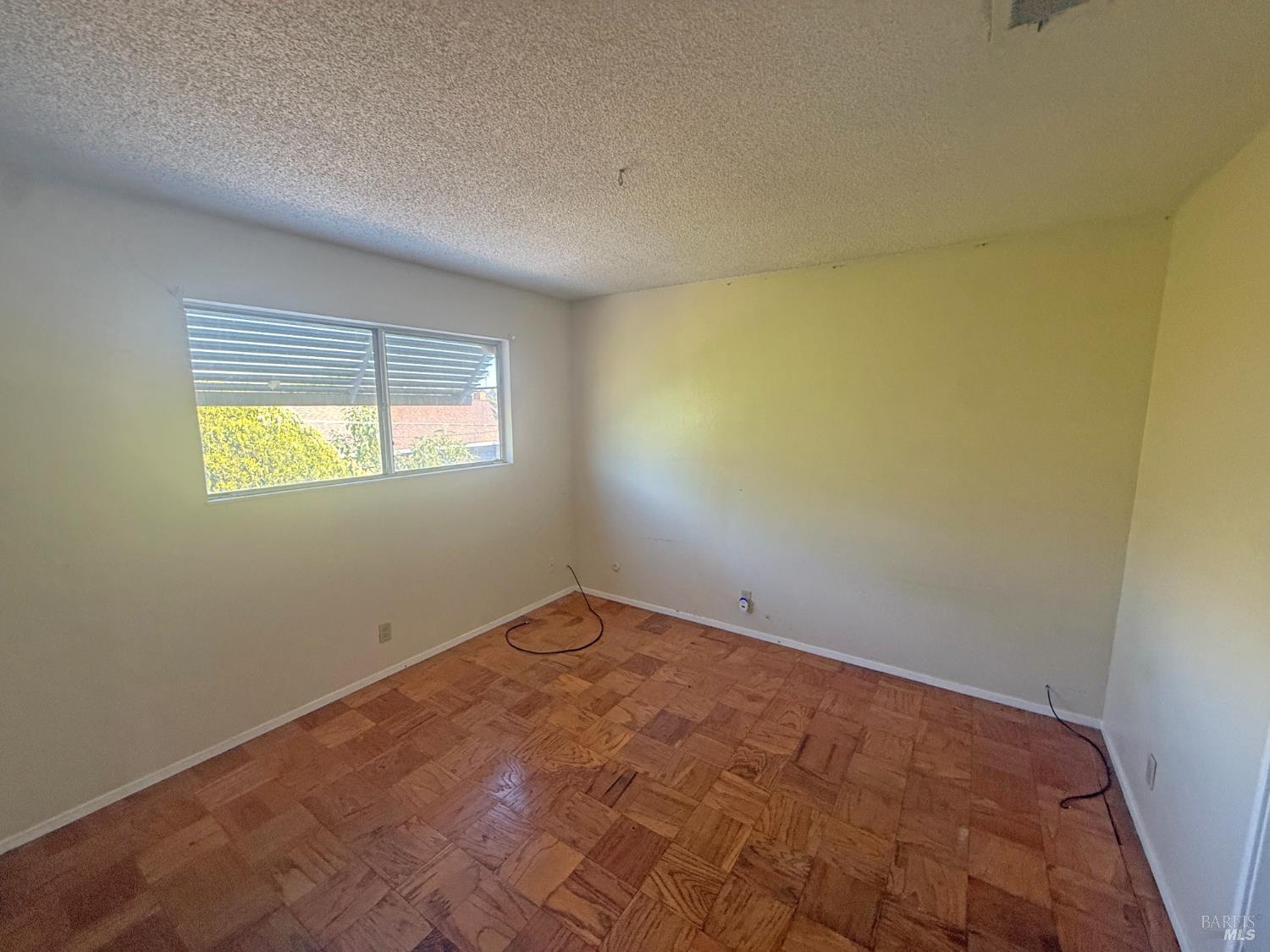 Detail Gallery Image 9 of 14 For 806 Finch Way, Fairfield,  CA 94533 - 4 Beds | 2 Baths