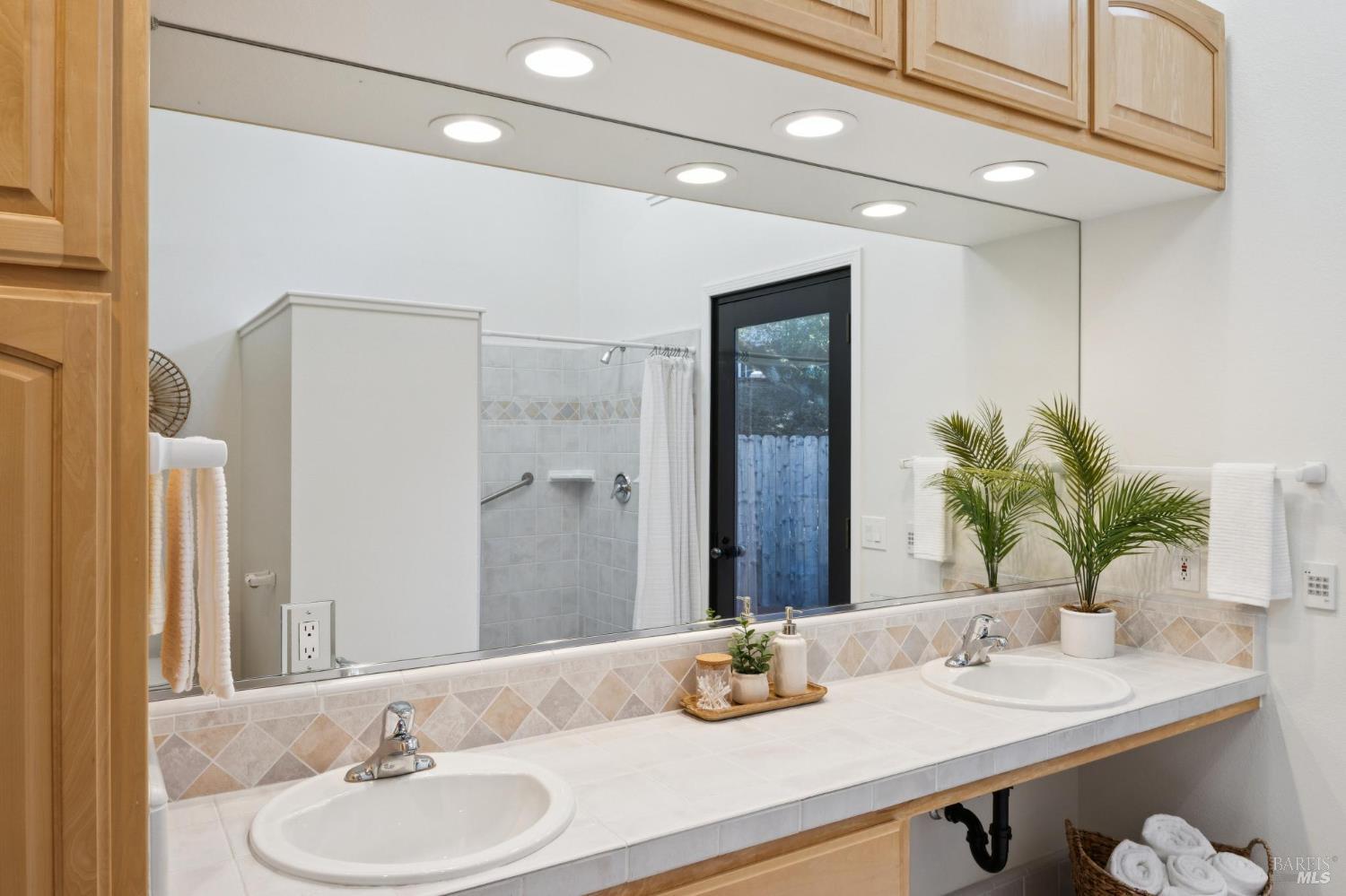 Detail Gallery Image 31 of 59 For 14 Angelica Ct, Novato,  CA 94947 - 5 Beds | 3 Baths