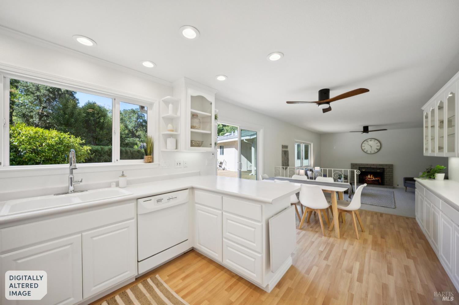 Detail Gallery Image 10 of 59 For 14 Angelica Ct, Novato,  CA 94947 - 5 Beds | 3 Baths