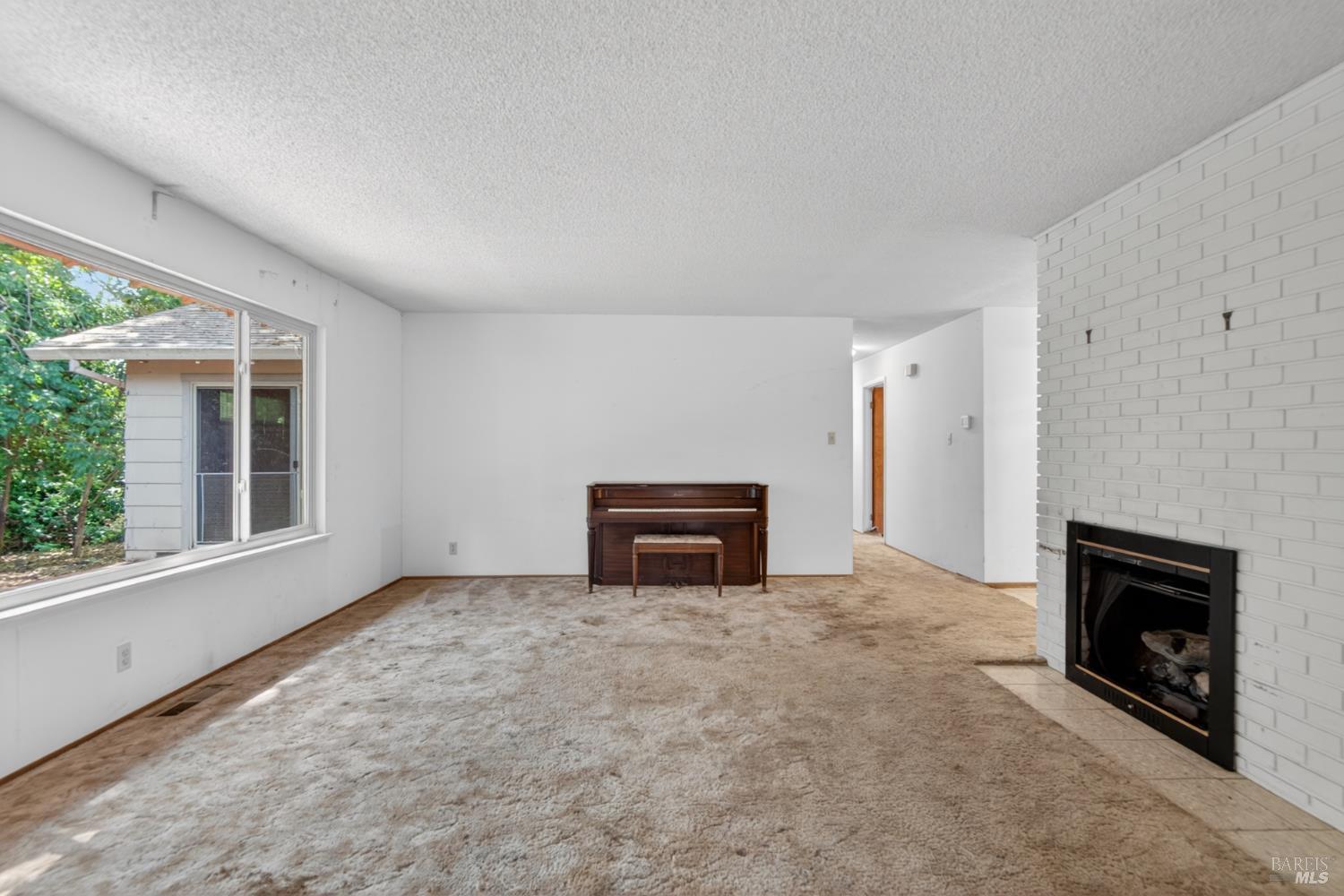 6132 Bridgewood Drive photo 2