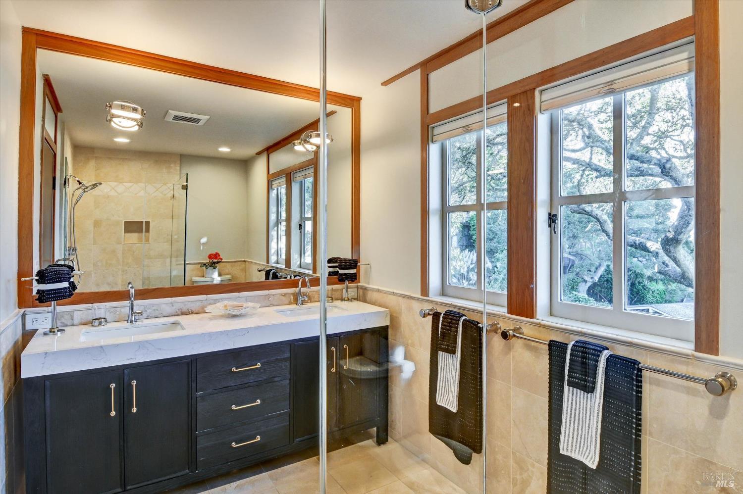 Detail Gallery Image 33 of 47 For 45 Bella Vista Ave, Belvedere,  CA 94920 - 4 Beds | 3 Baths